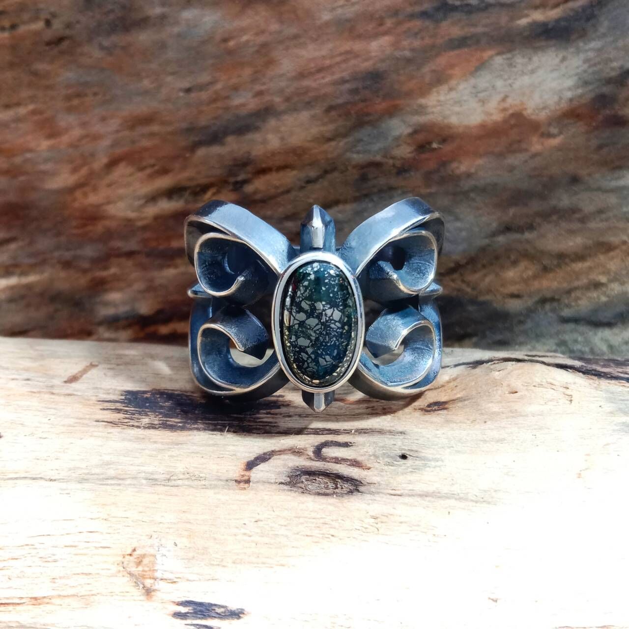 *Black Venom Jewelry- Freedom & Prayer 雙心花戒鑲Morenci II松石