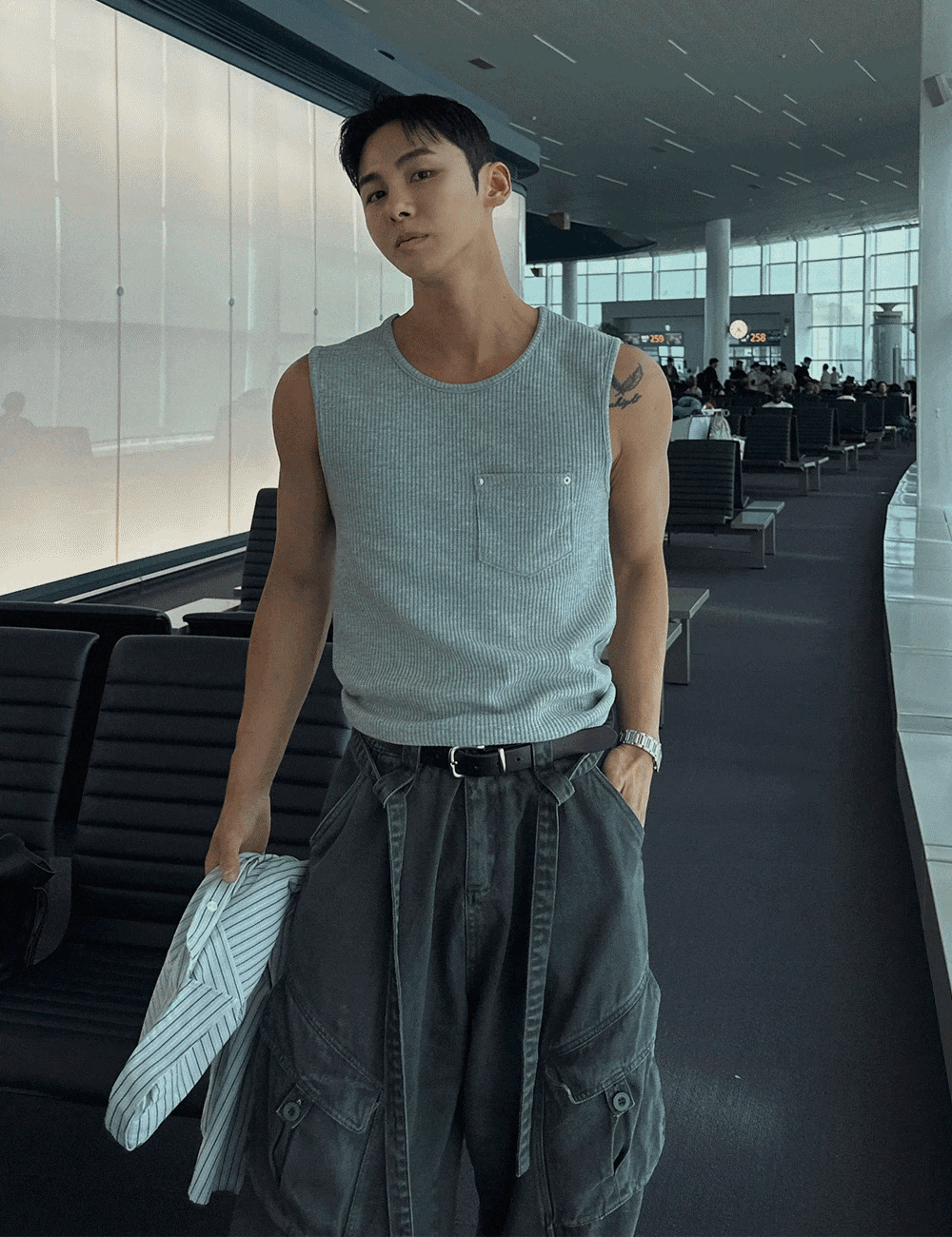 鉚釘口袋肌肉型背心