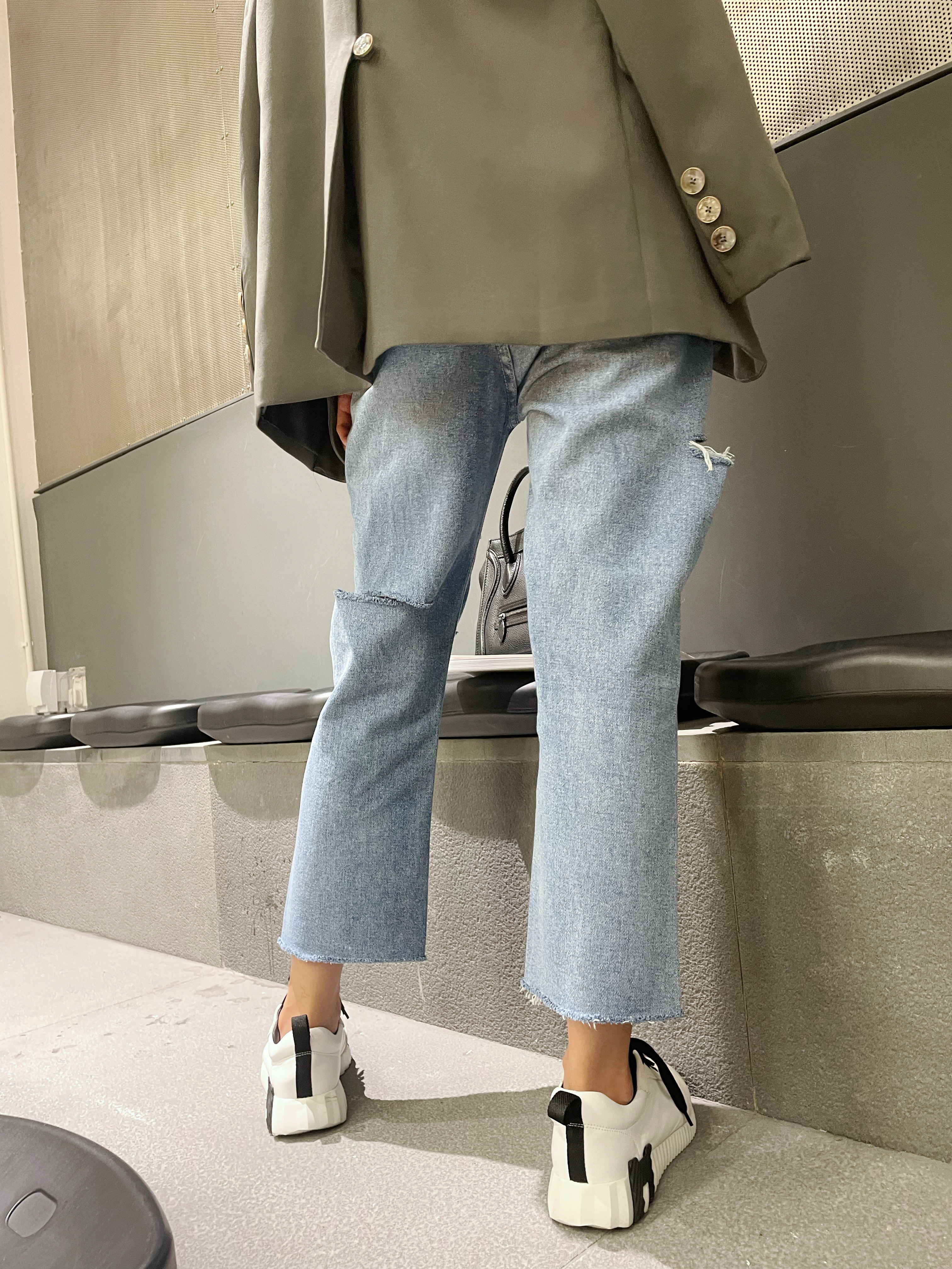 Cut-Out Details Mid Rise Cropped Jeans_PT229L17