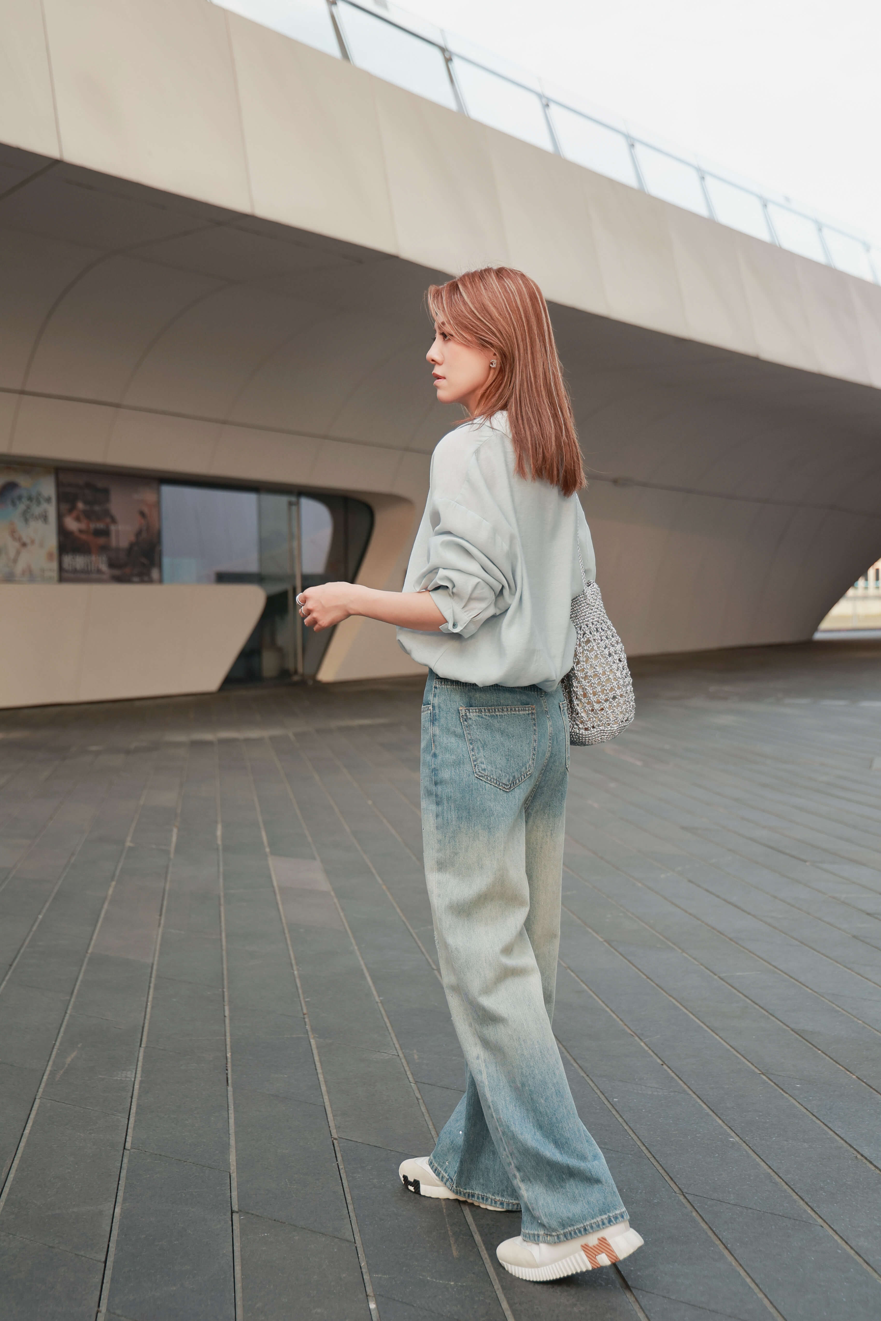 Crystal Embellished Straight Leg Jeans_JE2412L77