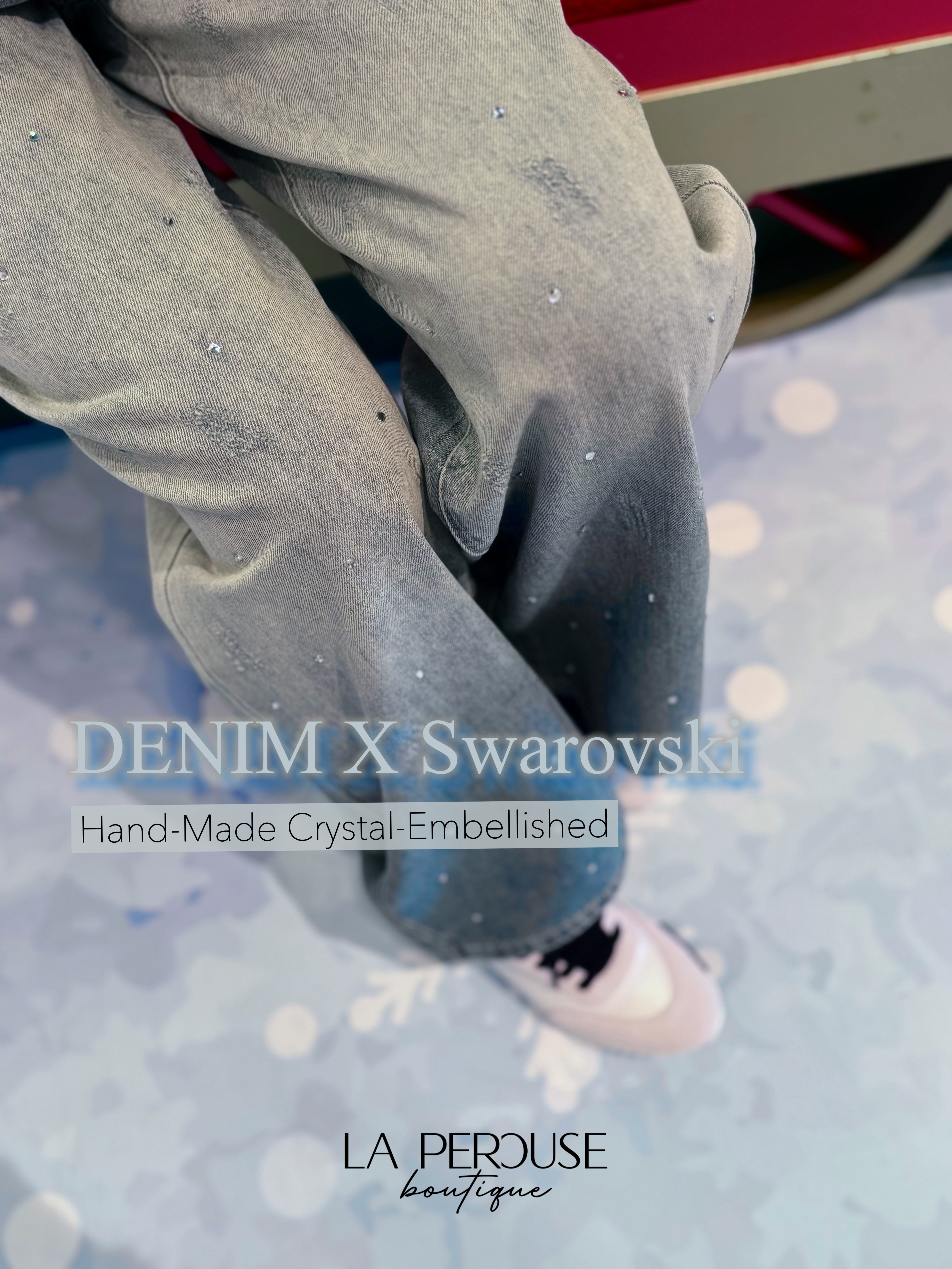 Crystal Embellished Straight Leg Jeans_JE2412L77