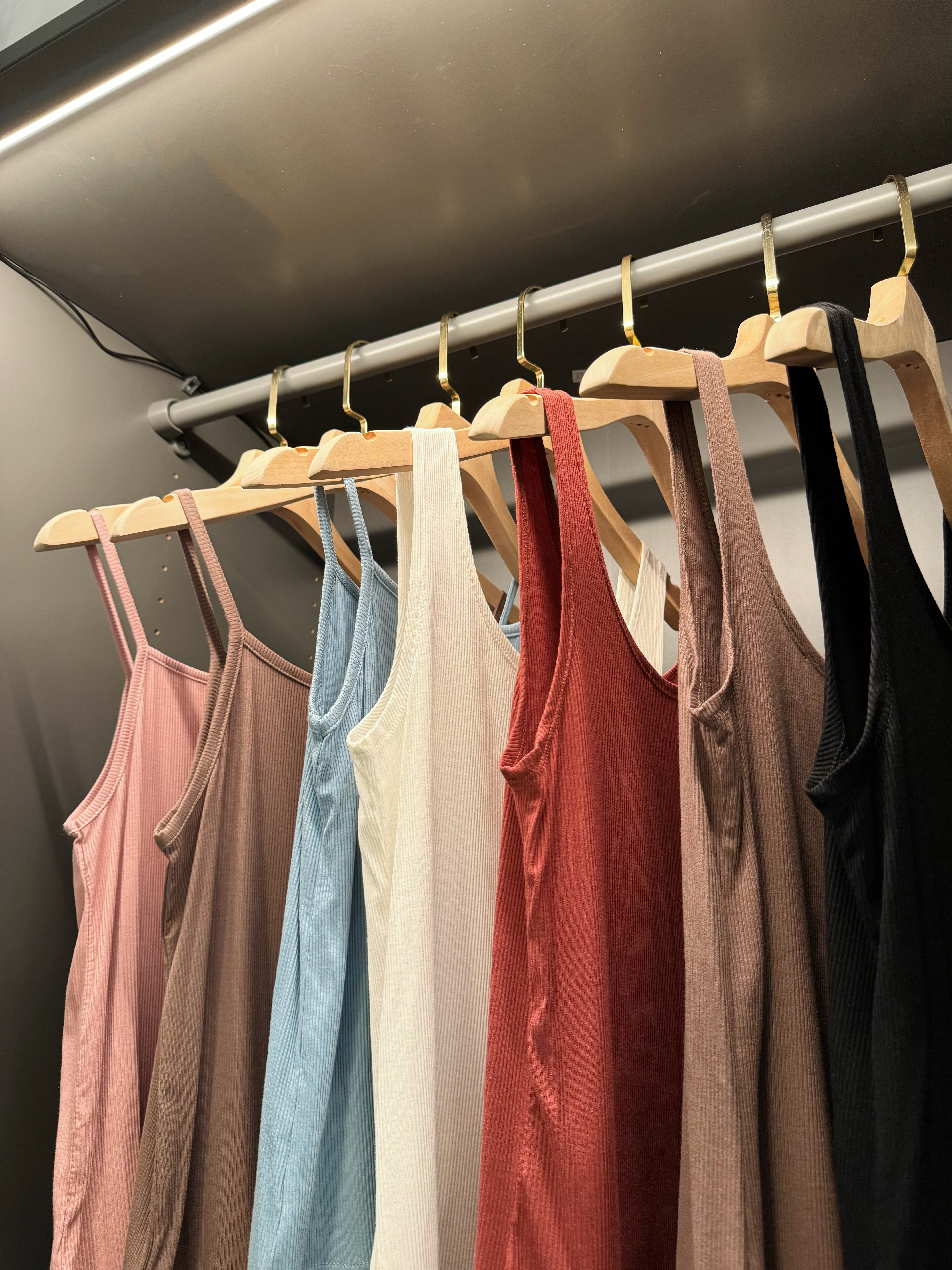 Ultra-Soft Scoop-Neck Tank_TP245L12B