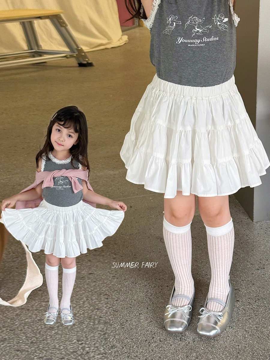 夏季米白大裙擺裙