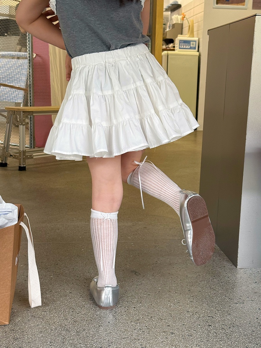 夏季米白大裙擺裙