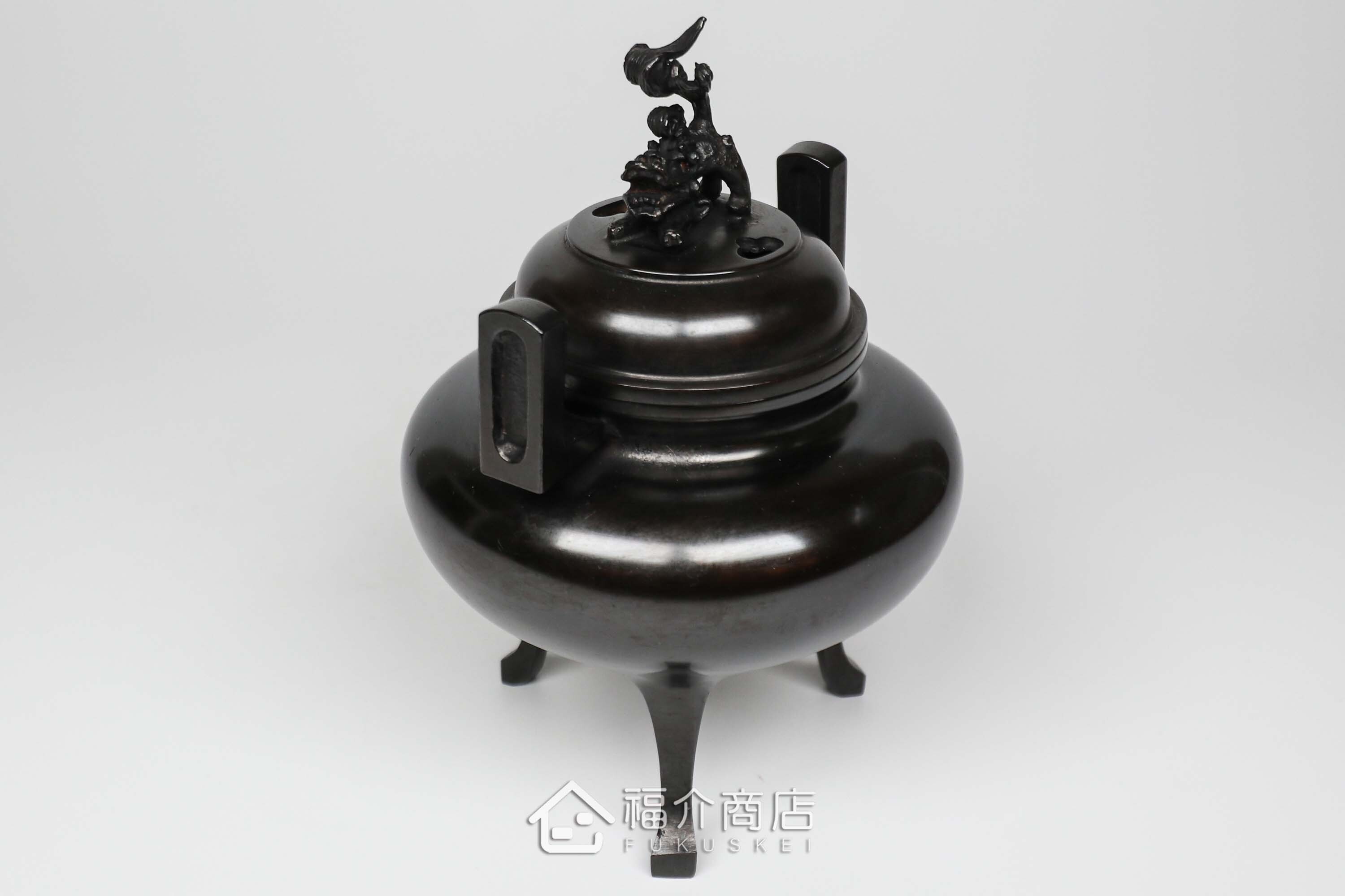 青銅材質的香爐