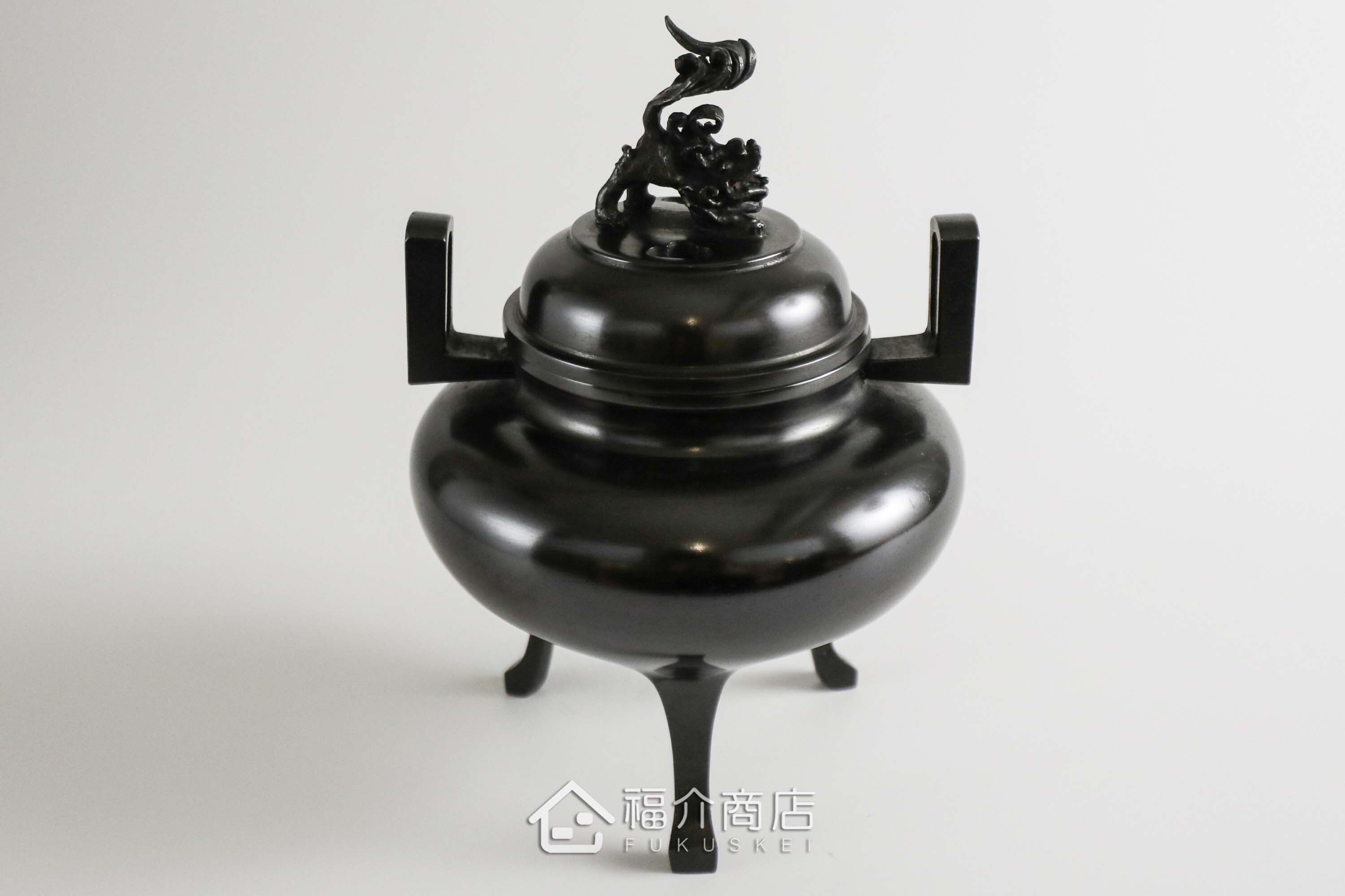 青銅材質的香爐