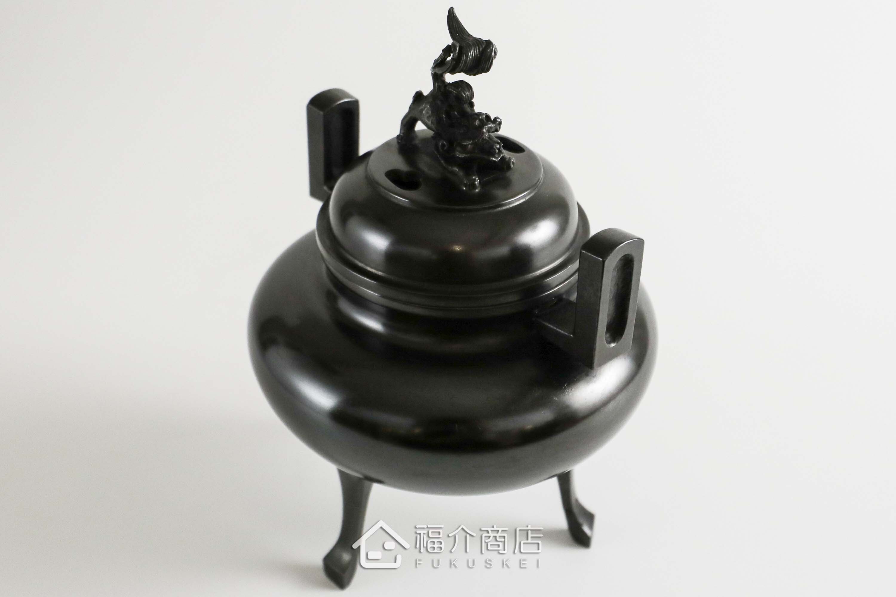 青銅材質的香爐