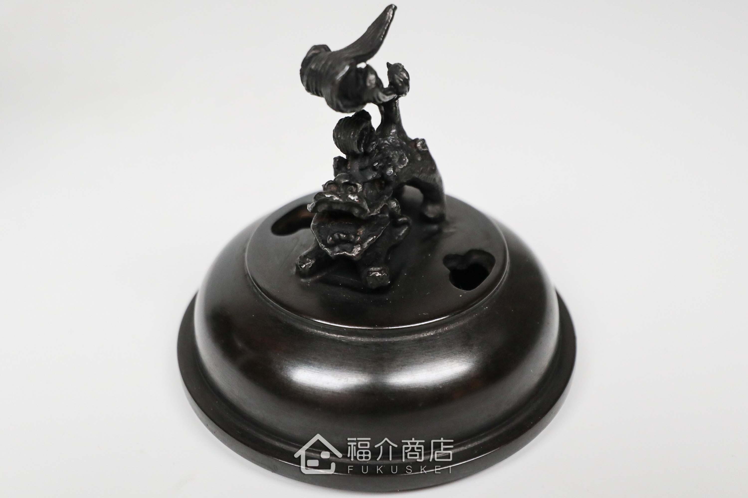 青銅材質的香爐