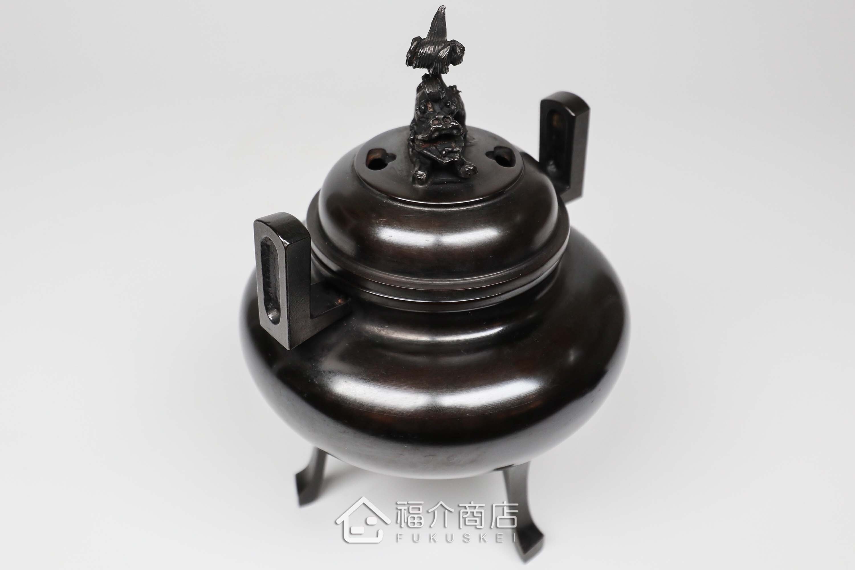 青銅材質的香爐