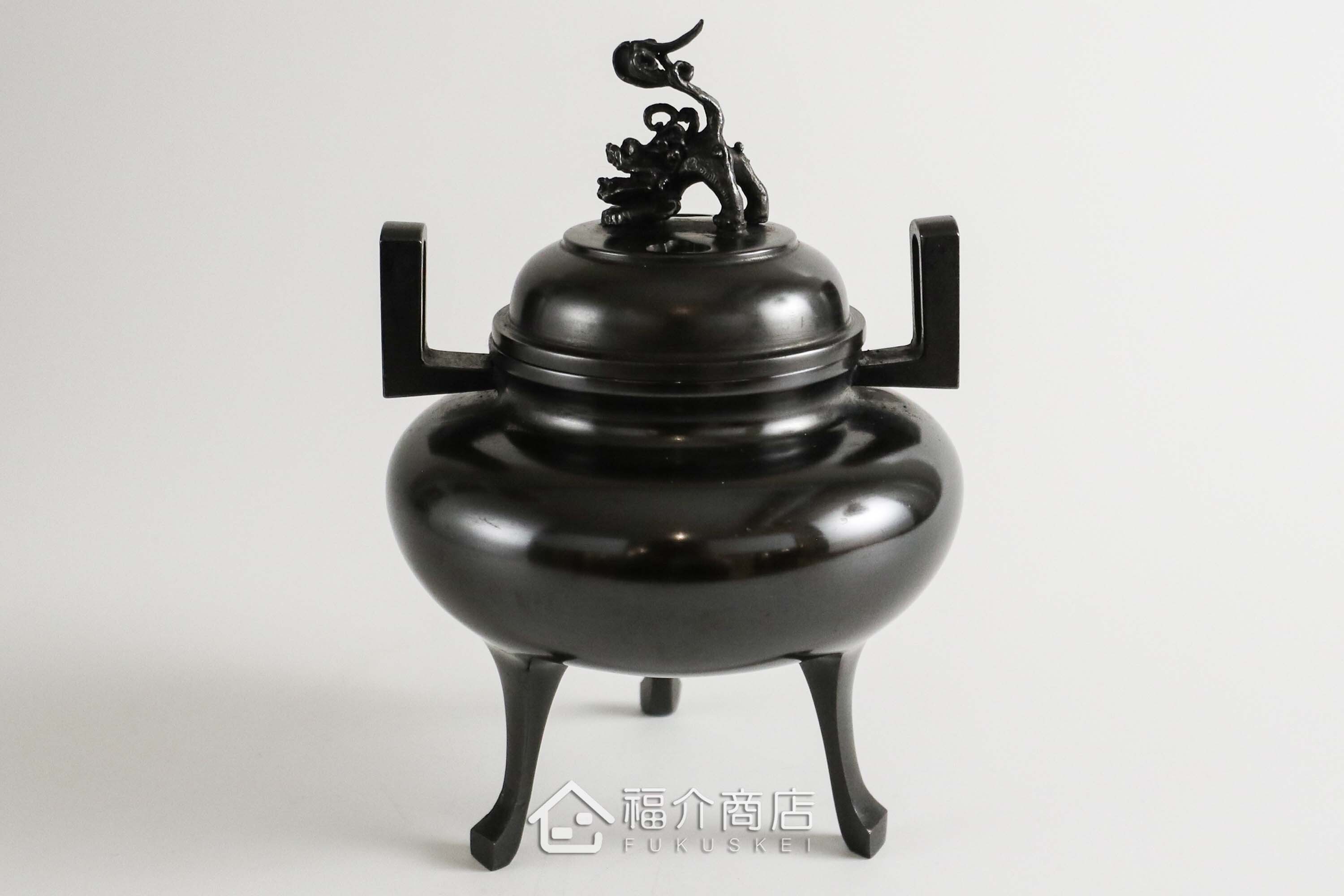 青銅材質的香爐