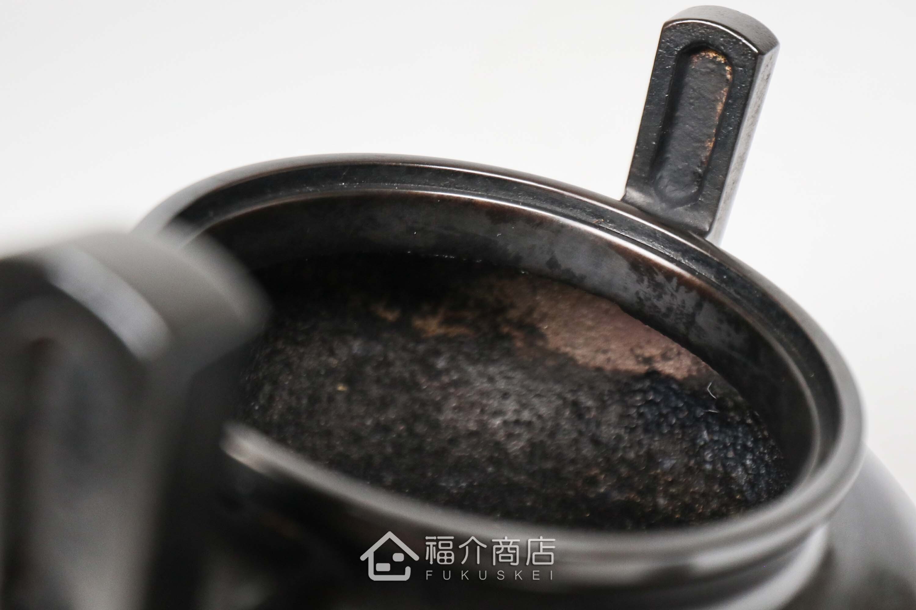 青銅材質的香爐