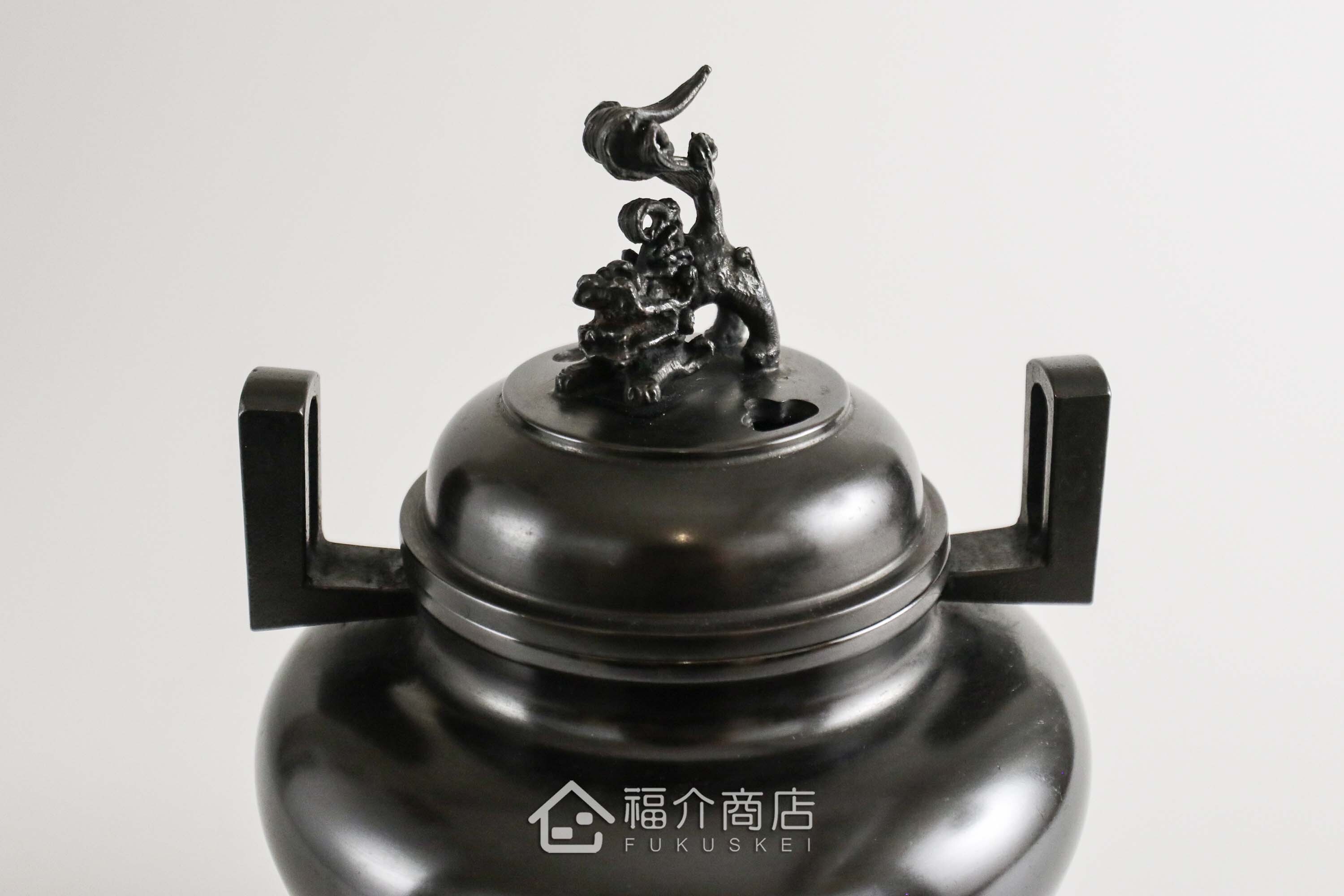 青銅材質的香爐