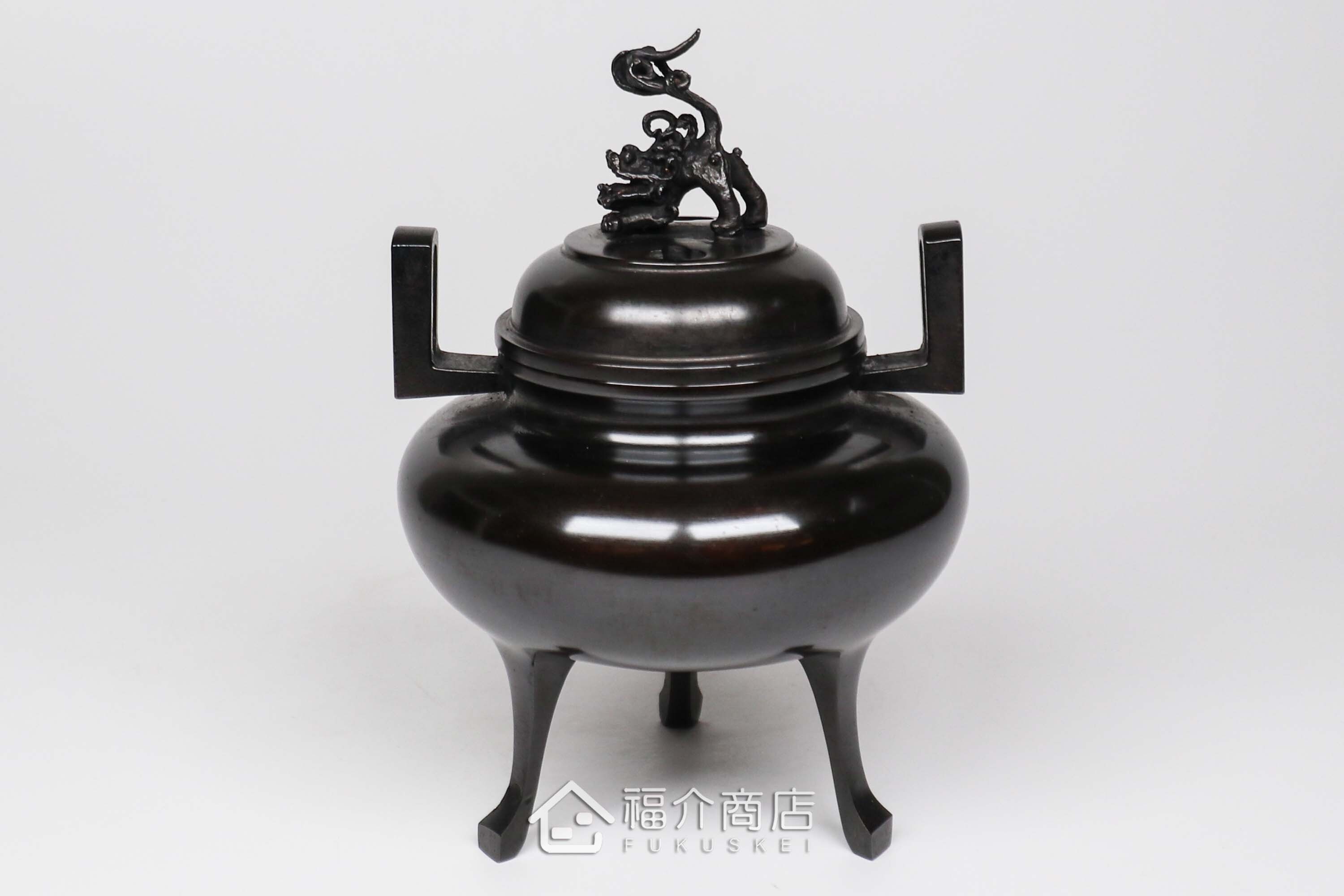 青銅材質的香爐