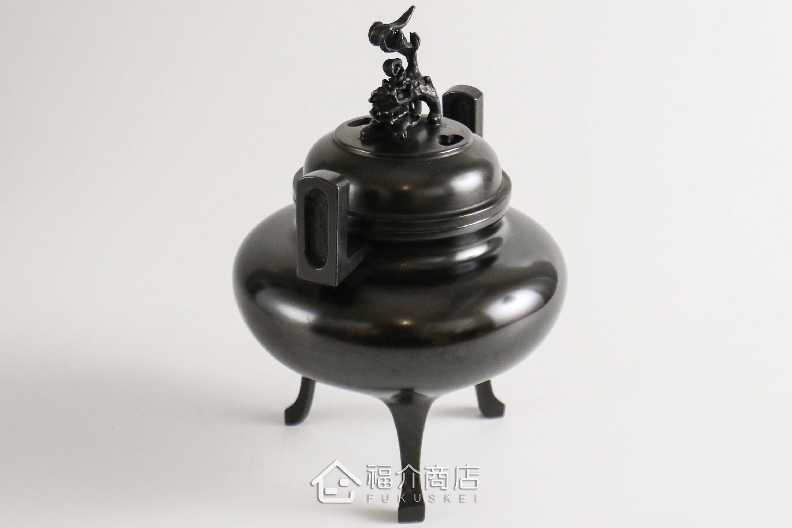 青銅材質的香爐