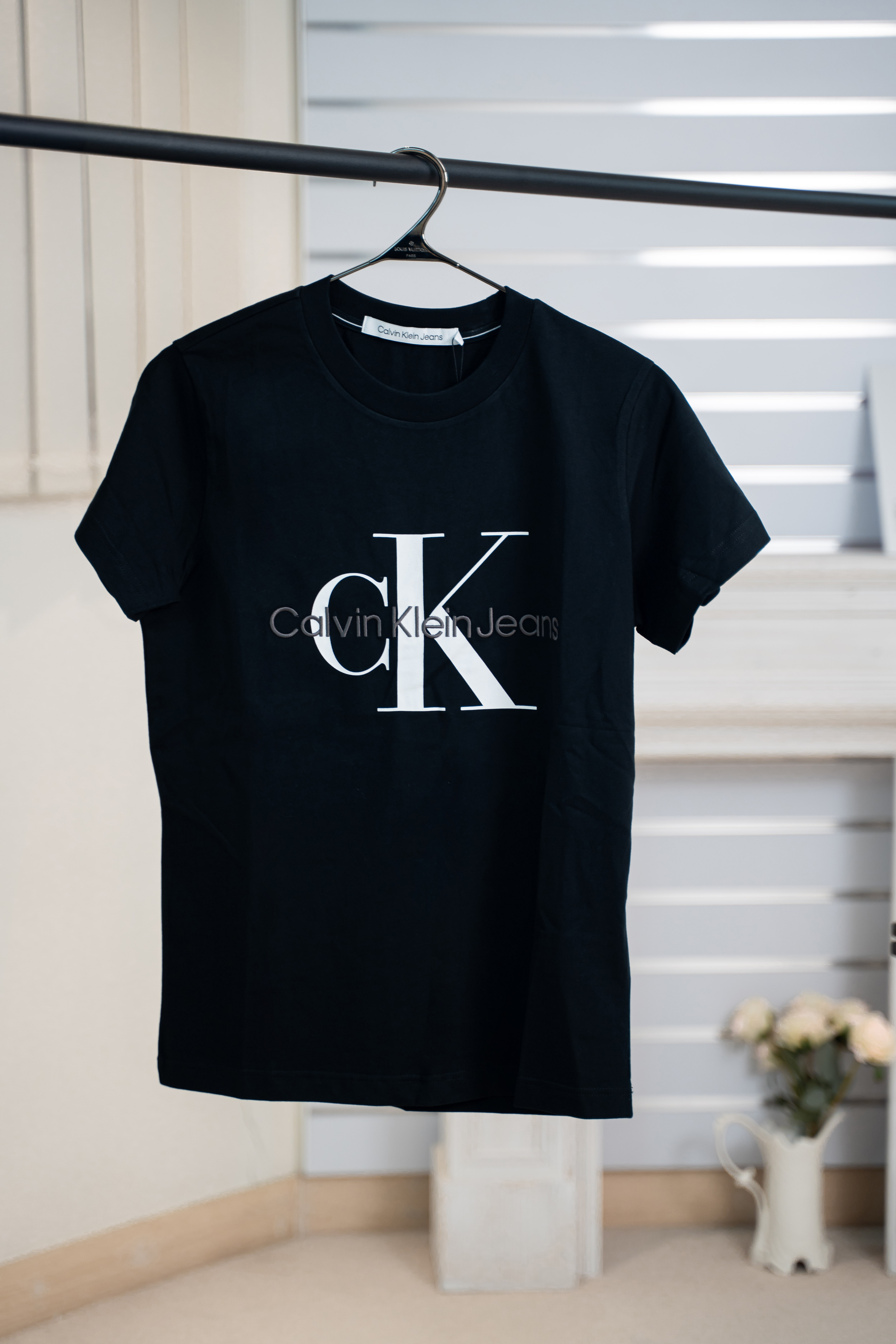 CALVIN KLEIN CK 時尚透氣圓領短袖T-shirt 男女同款 黑/ 白色