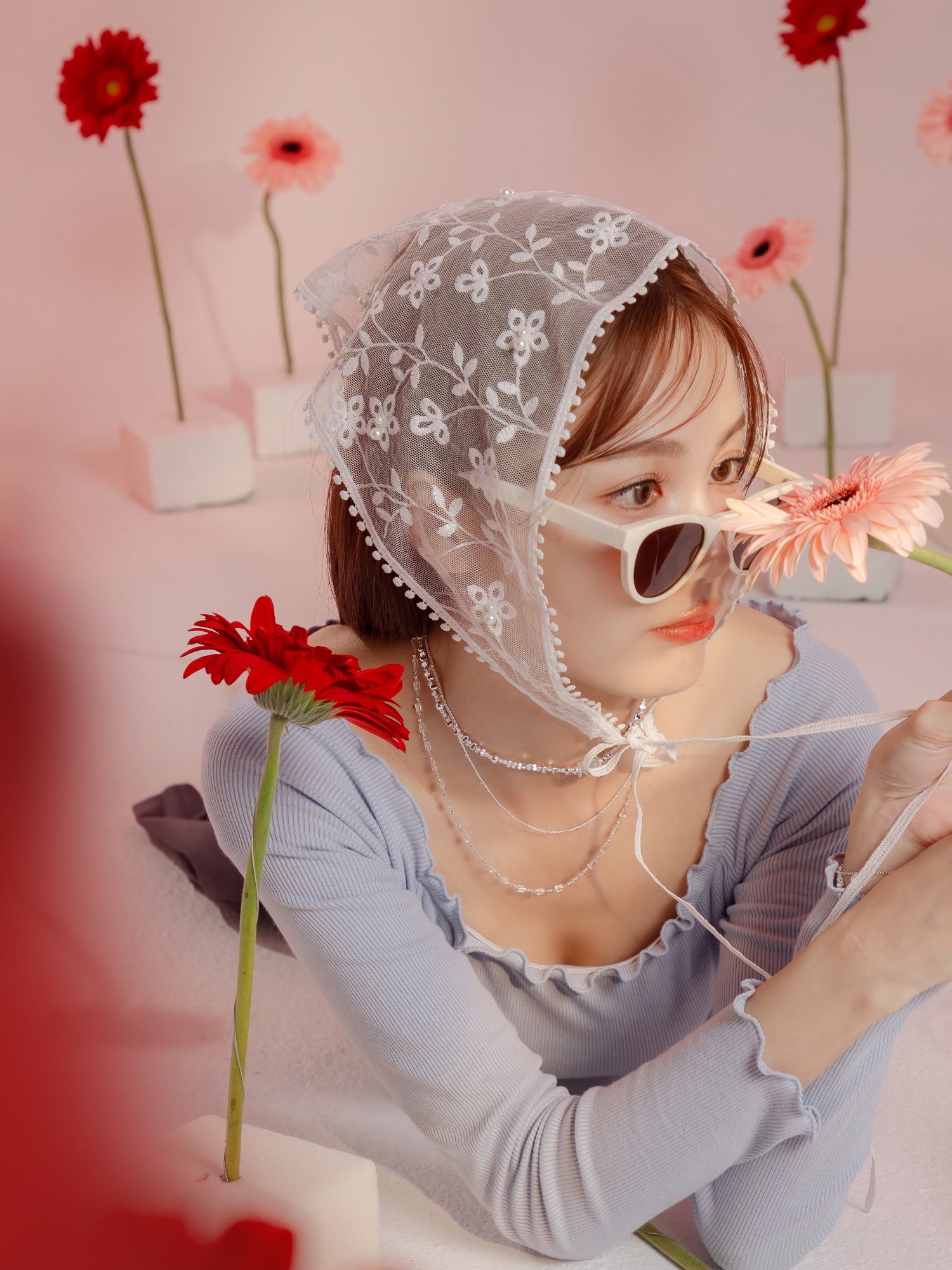 焦糖奶油派派。MUCHAT手作刺繡珠花綁帶頭巾