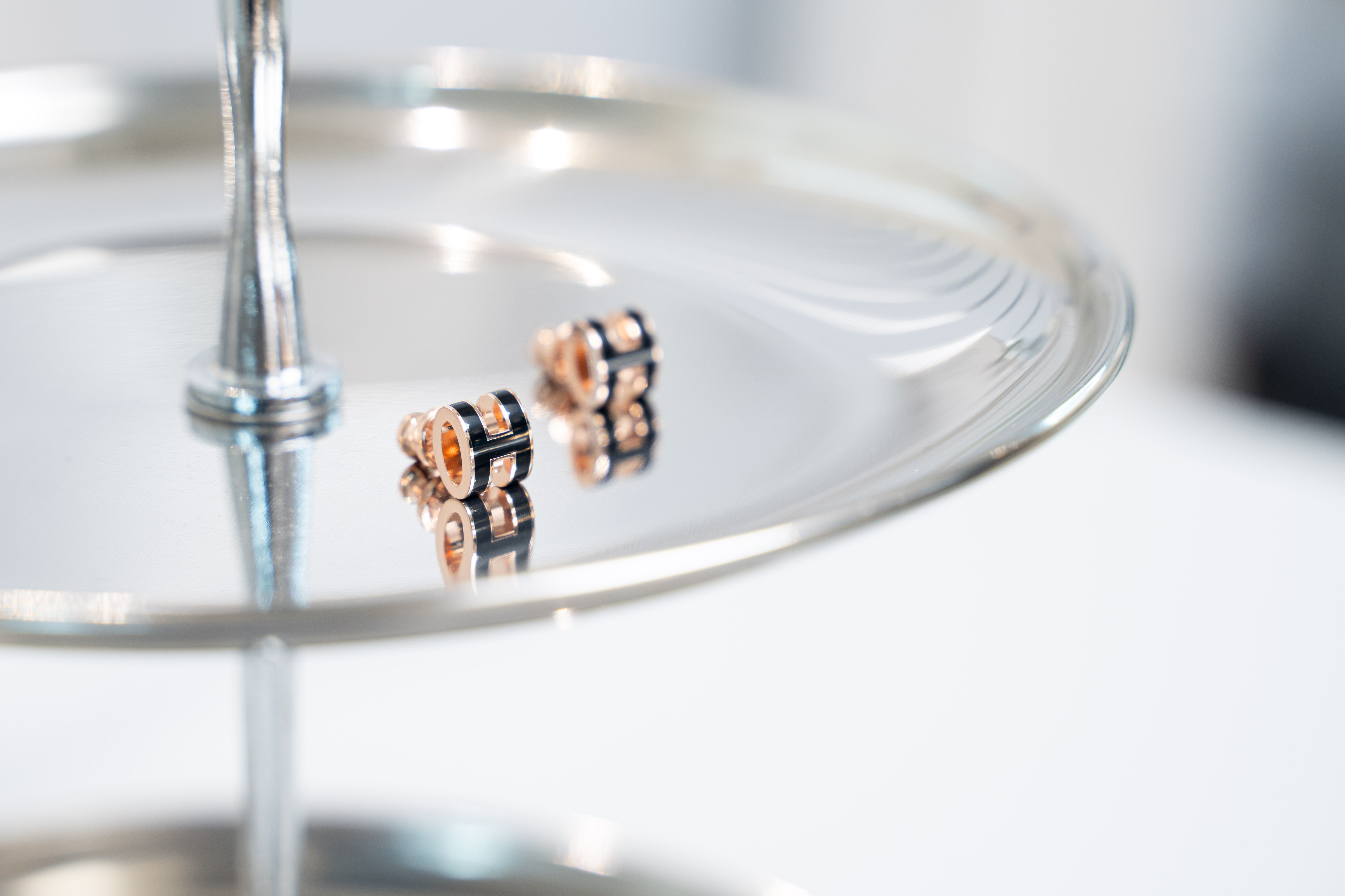 HERMES Mini Pop H 耳環 白Blanc/ 橄欖綠Glace/ 黑Noir