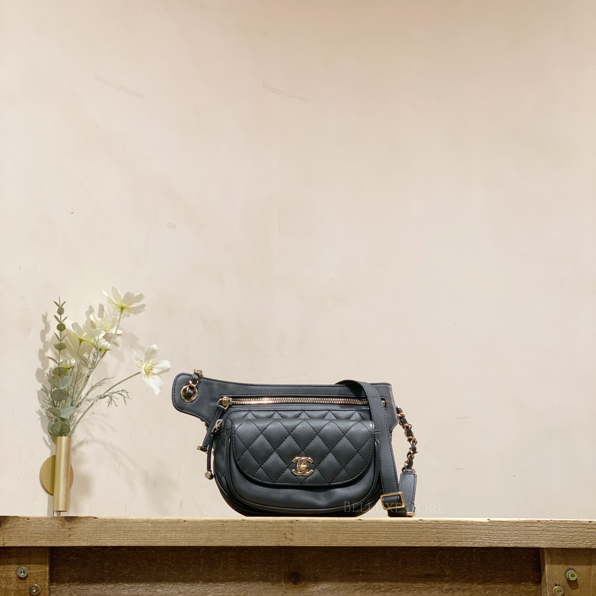 [Pre-owned] Chanel belt bag calfskin grey/ gold