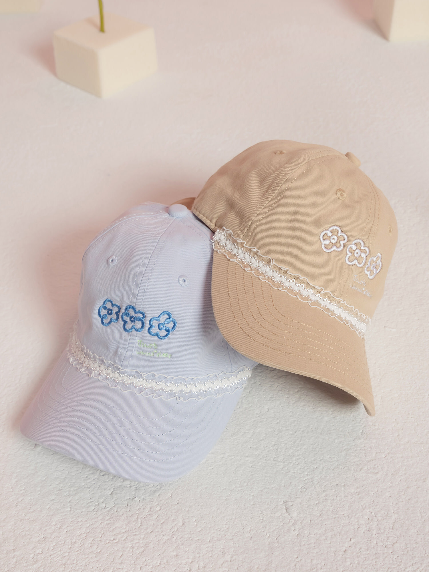 週末計畫。MUCHAT手作刺繡小花蕾絲棒球帽 (素帽卡其不含別針)
