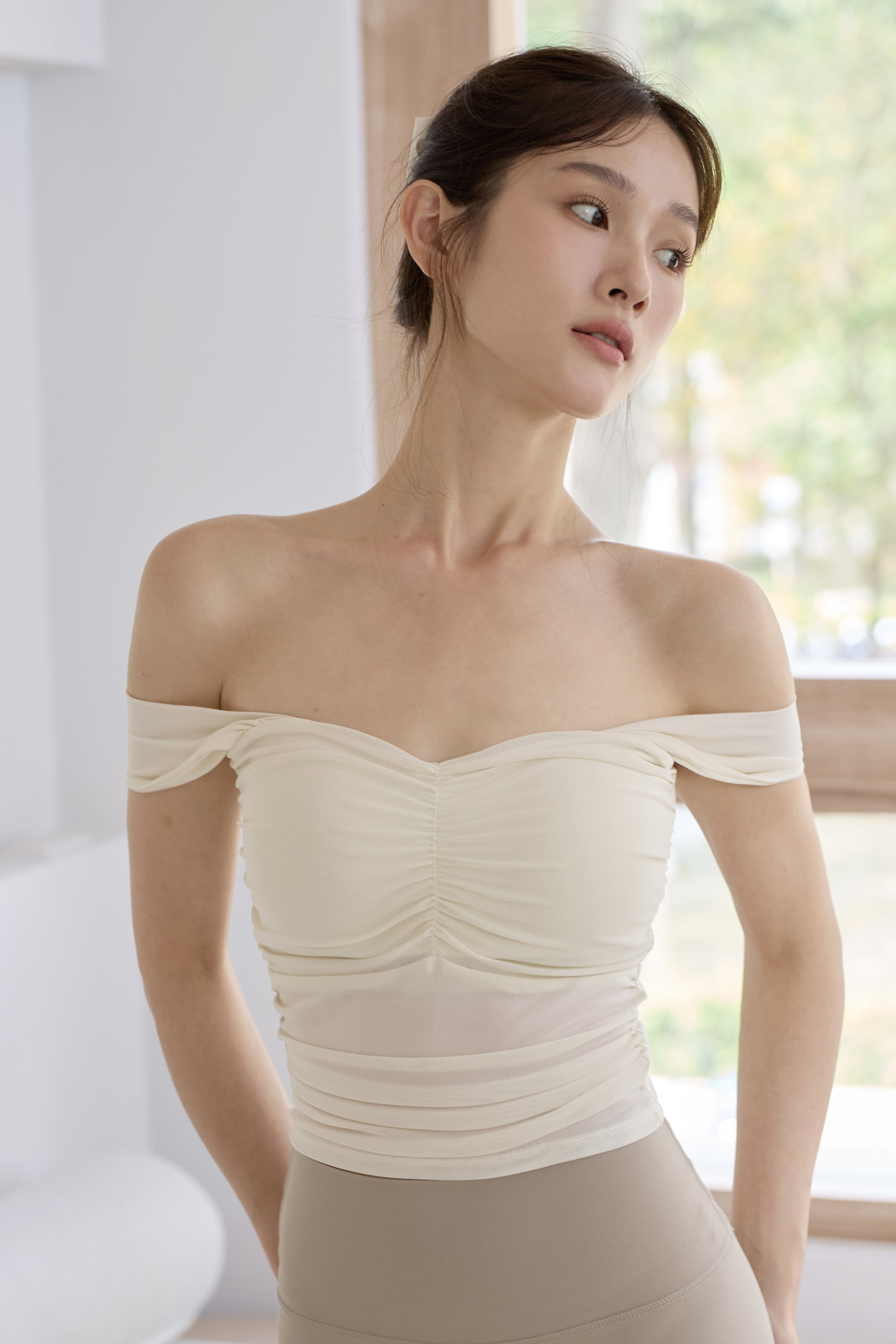 Sienna裸紗寬肩帶機能上衣 / 白