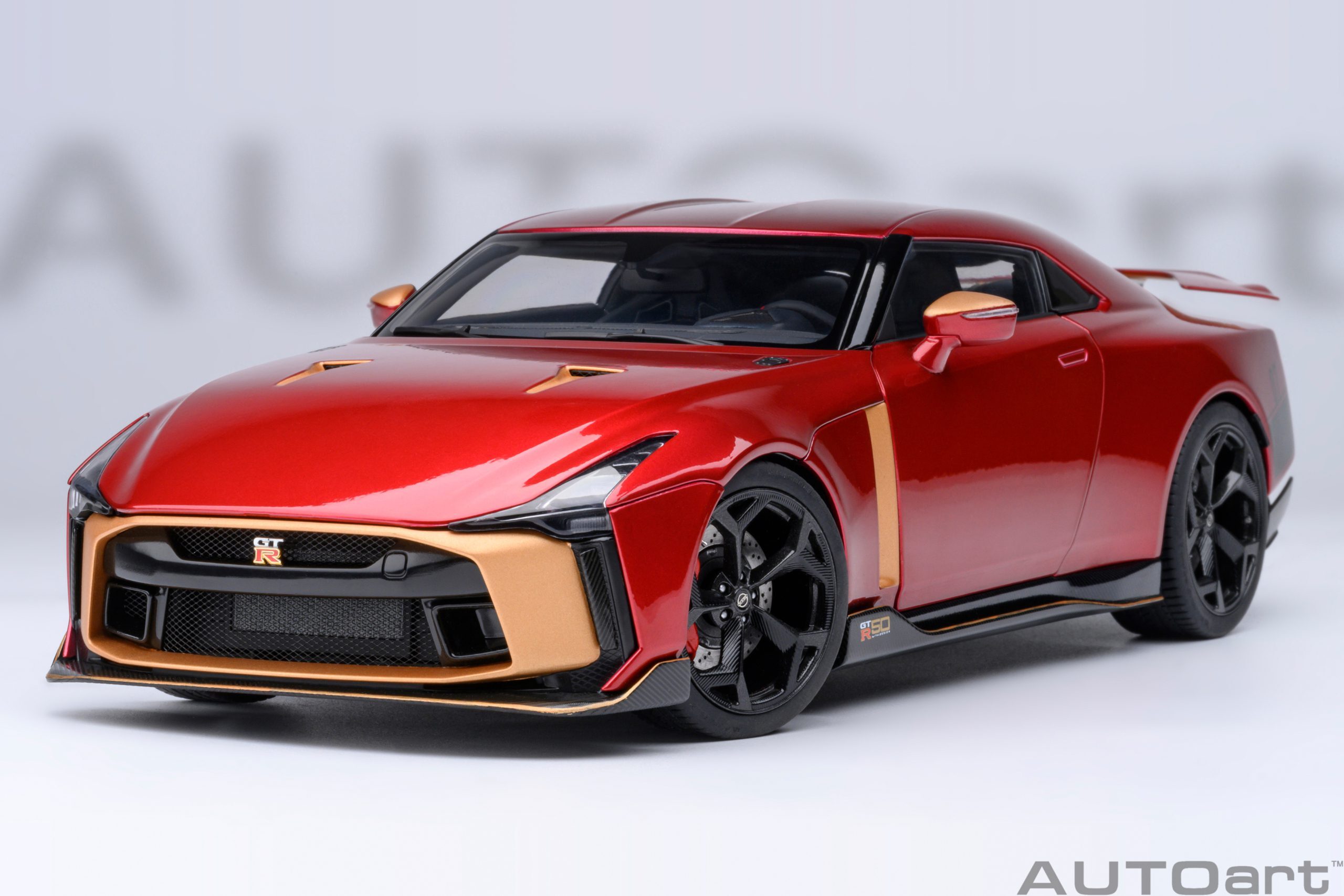 1/18 AUTOART  Nissan GT-R50 by Italdesign Metallic Red/ Gold (77514 )