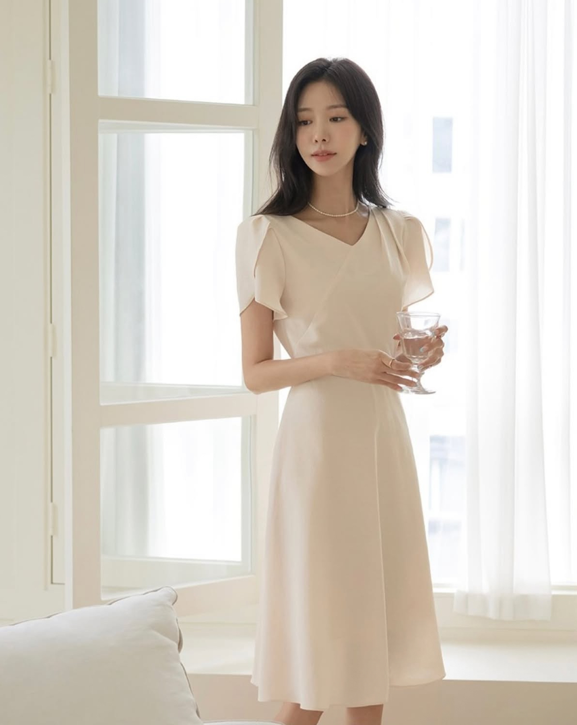 [現貨] Yvonne 浪漫V領花苞袖洋裝 [ 杏色 / M ]