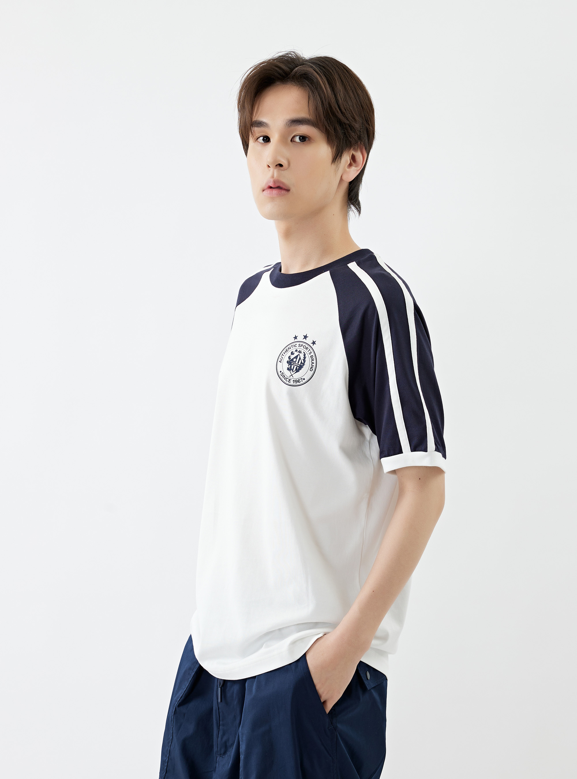 男女適穿 印花logo撞色圓領短袖T-Shirt