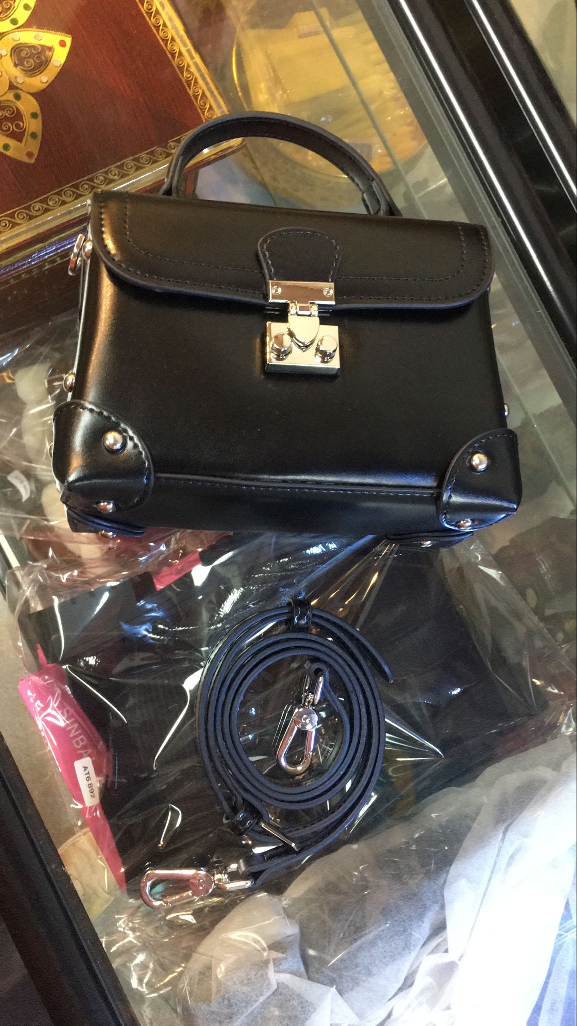 KR 皮革斜孭袋（此為清貨價貨品不設退換）(AT6 905)