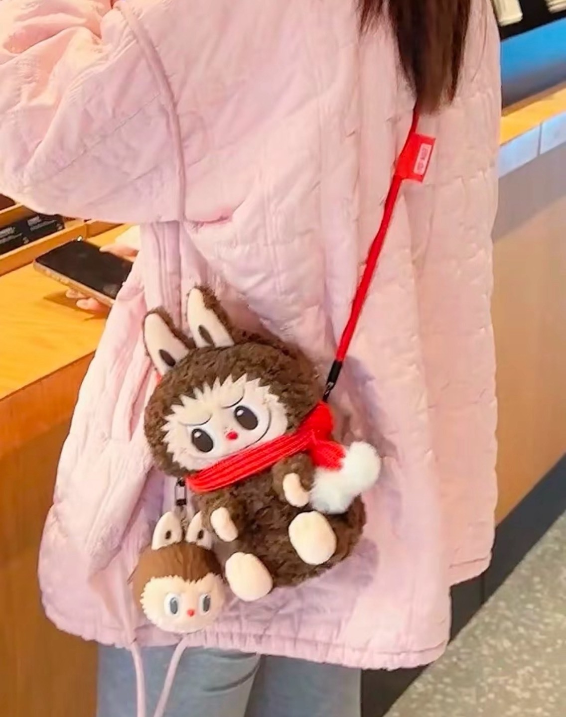 POP MART THE MONSTERS 經典斜挎包｜潮流公仔包 楊冪同款