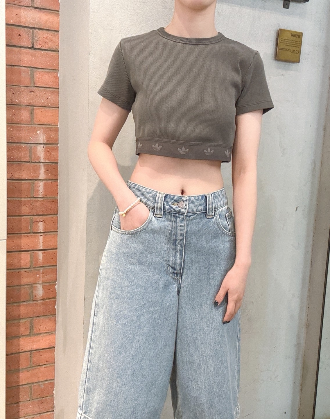 adidas Originals 辣妹短款緊身T恤｜黑色圓領修身透氣 女款