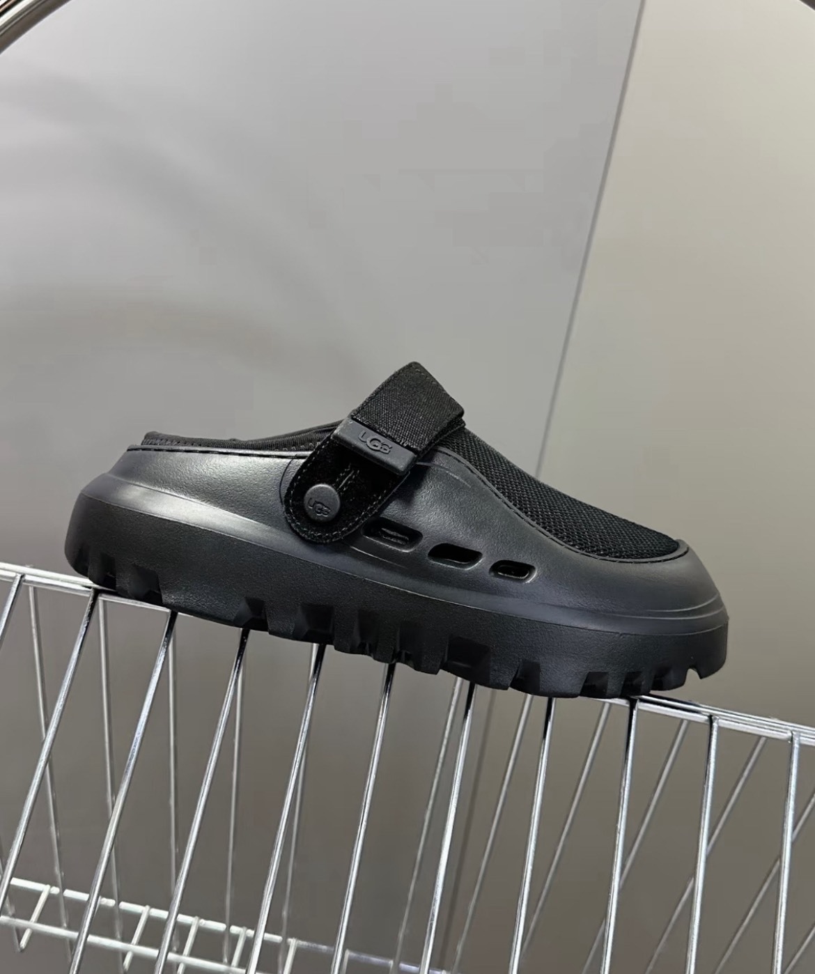 UGG PeakMod 黑色塔斯曼拖鞋｜簡約時尚包頭防滑鞋 男女同款