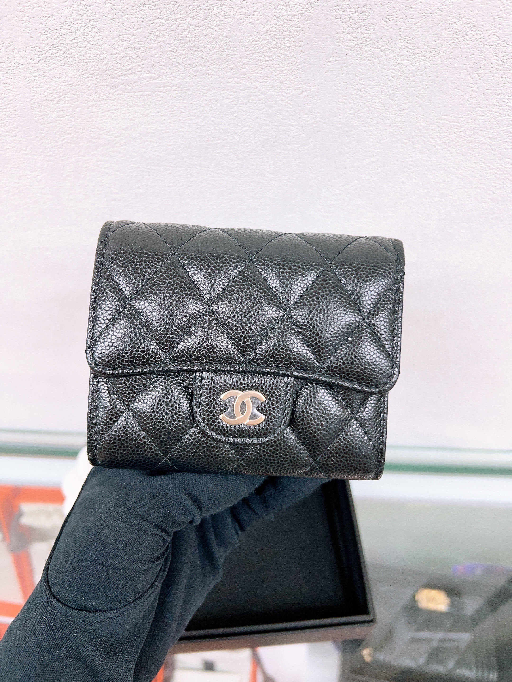 *Unused* Chanel flap wallet (black caviar GHW)