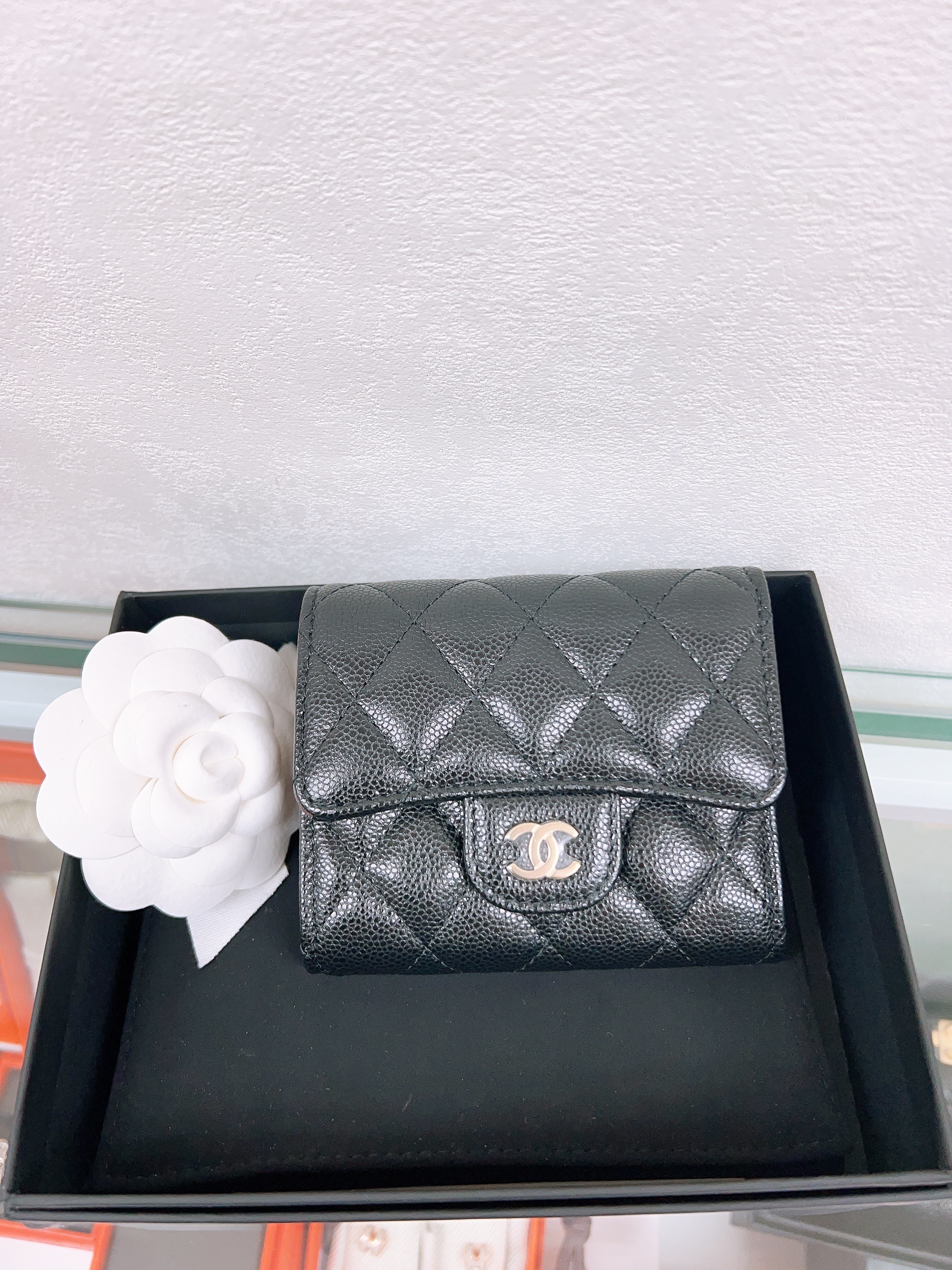 *Unused* Chanel flap wallet (black caviar GHW)