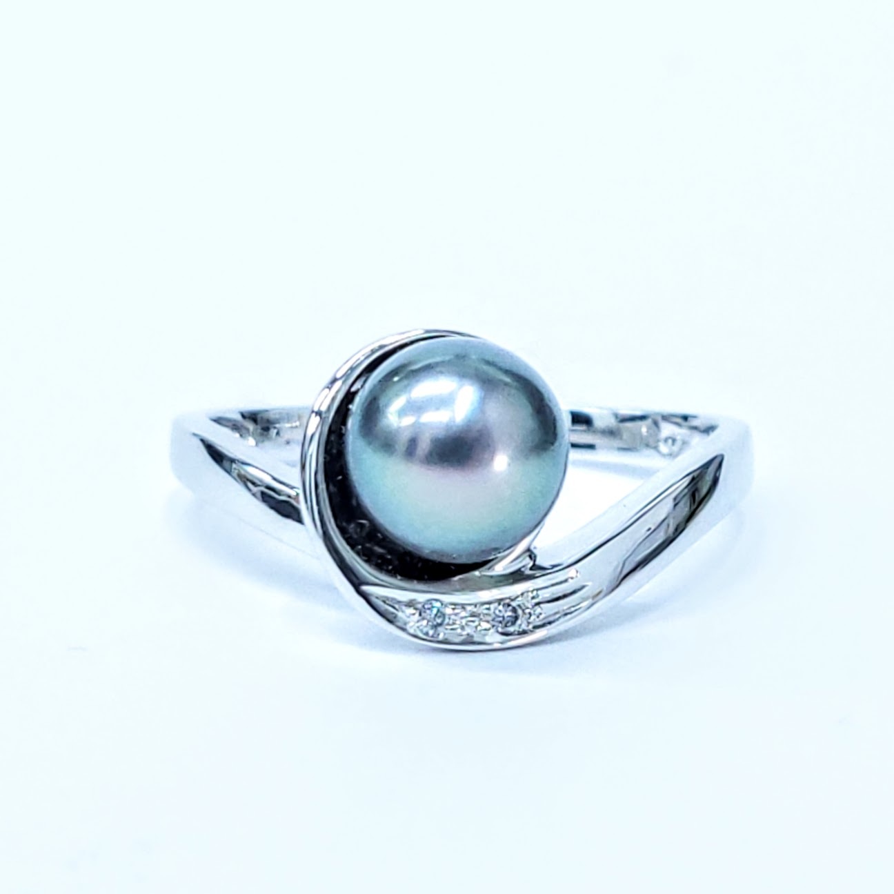 18K White Gold 0.02ct Diamond and Pearl Ring