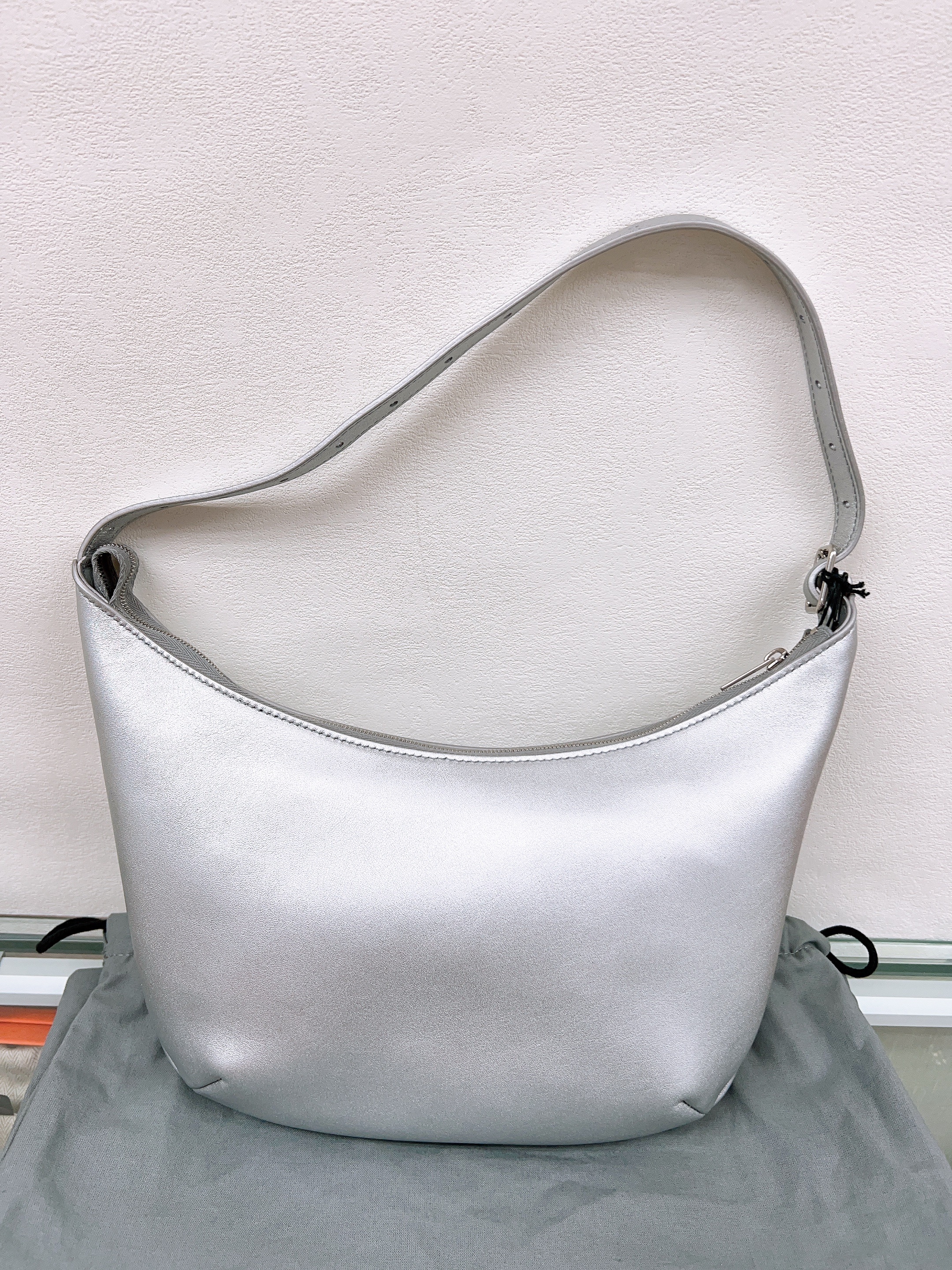 Balenciaga mary-kate sling bag hobo silver