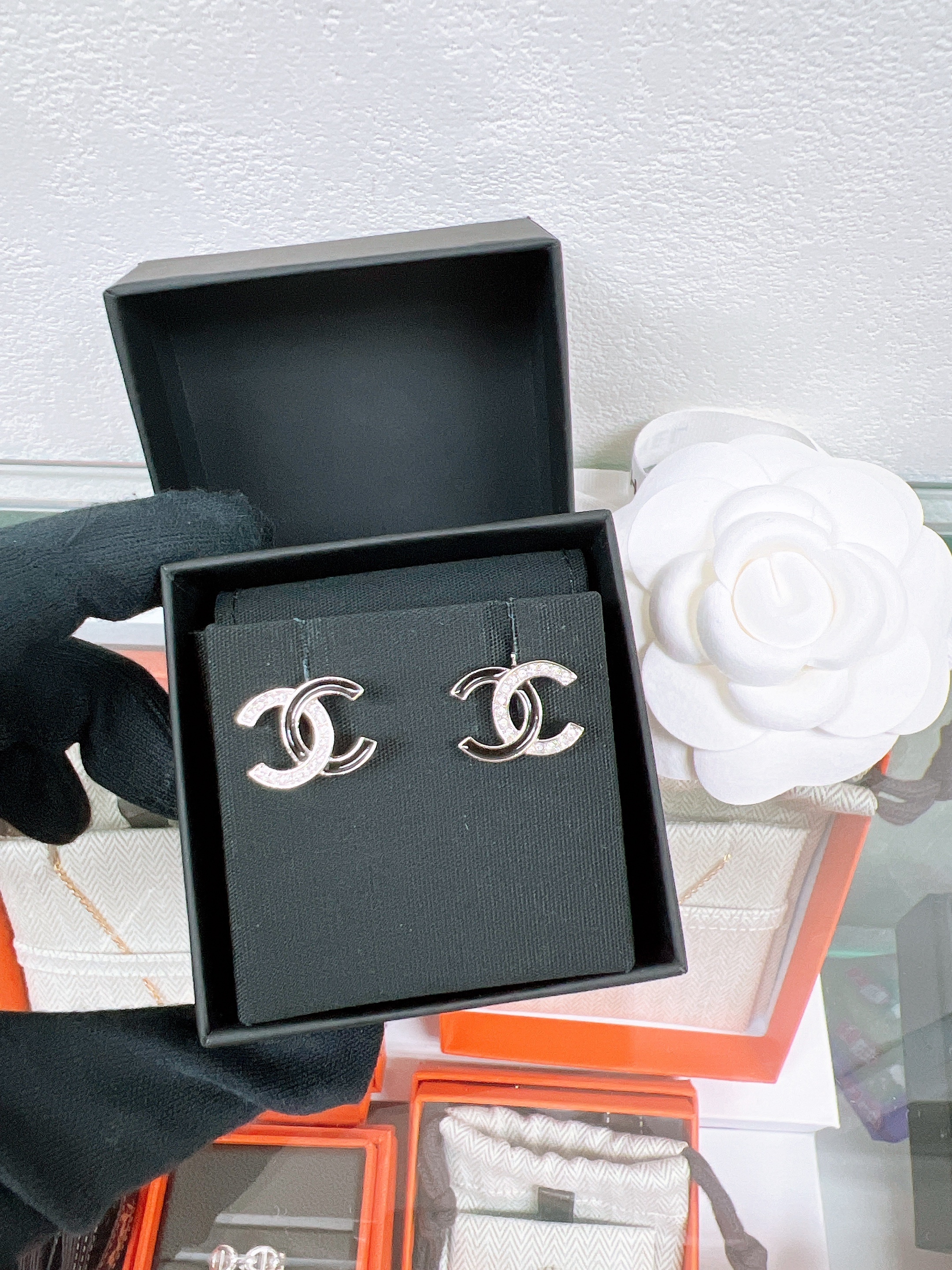 *Unused* Chanel earrings black silver logo 25s