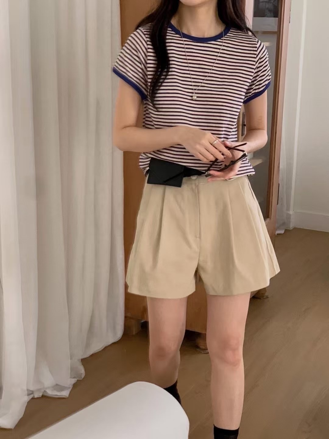 Pleated chinos shorts