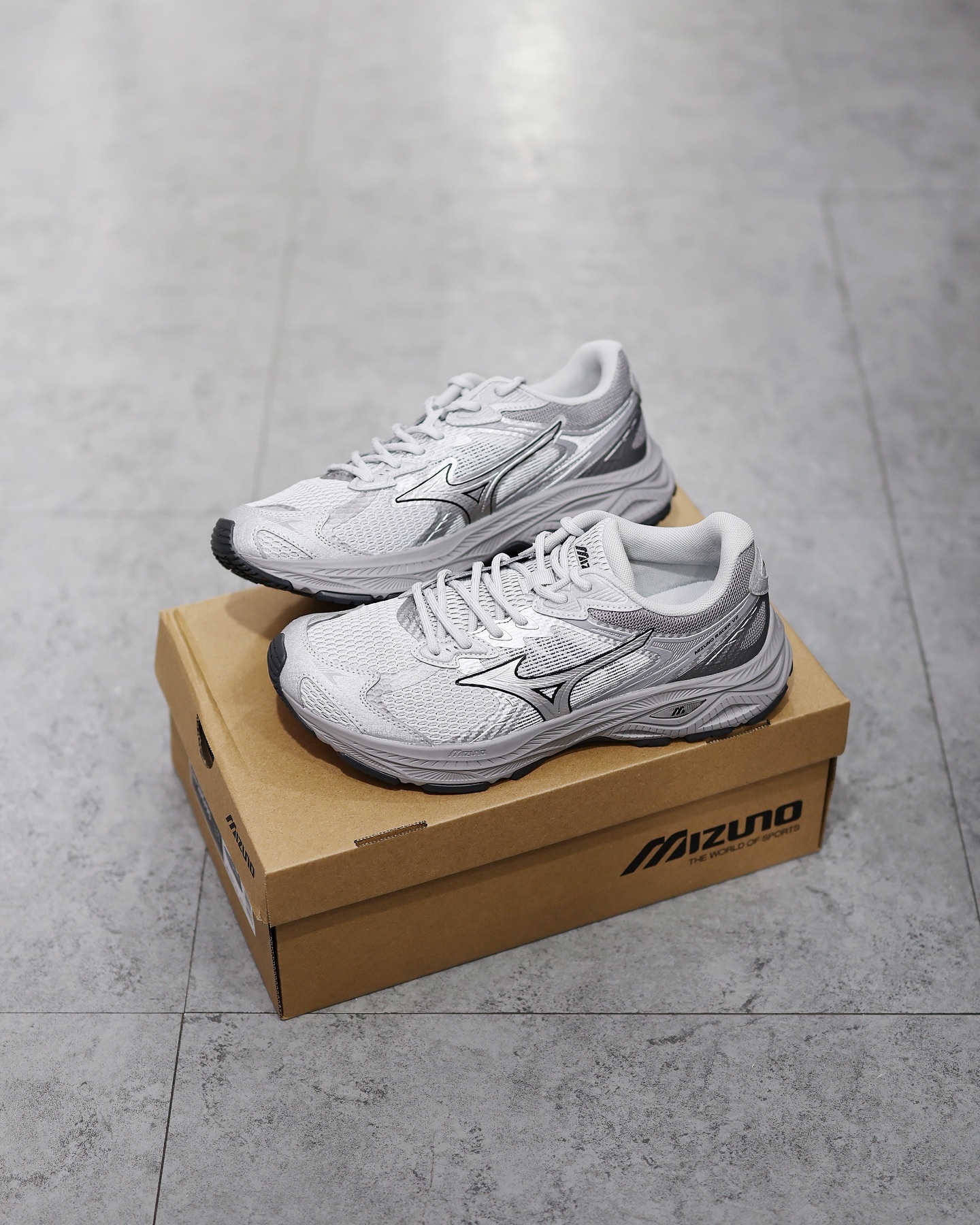 MIZUNO Racer V2 GREY 港霧灰 D1GH250605