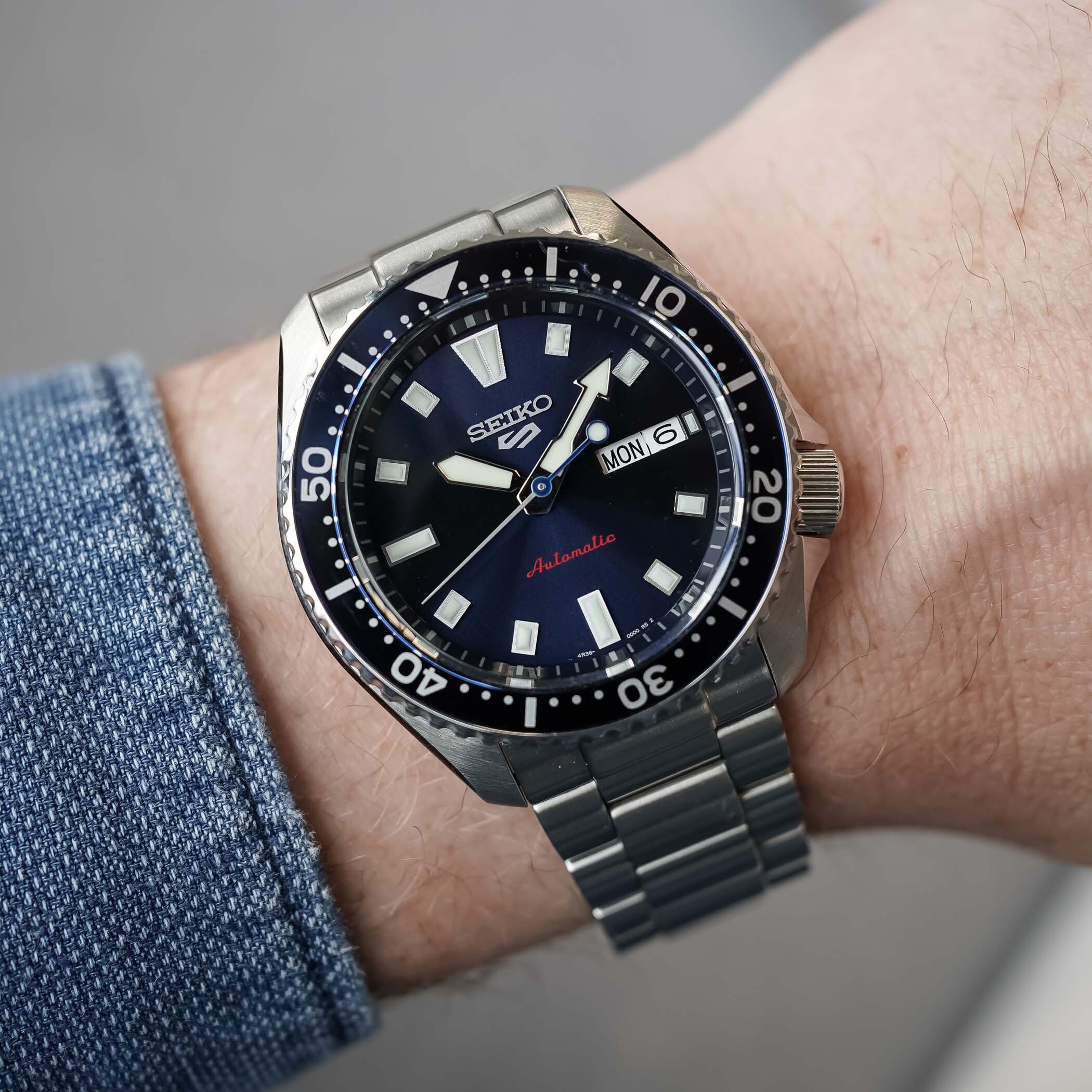 萬年鐘錶- SEIKO 5 Sports SKX 藍面經典復刻機械男錶SRPL83K1