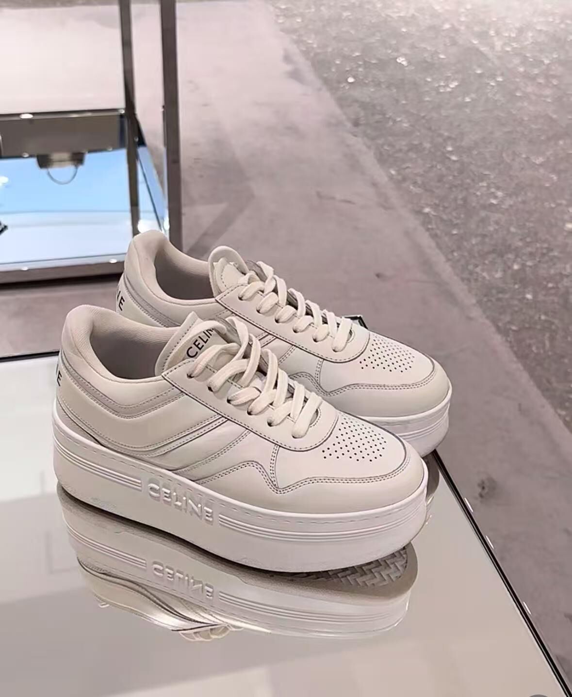 Celine白色厚底鞋 （偏大半碼）