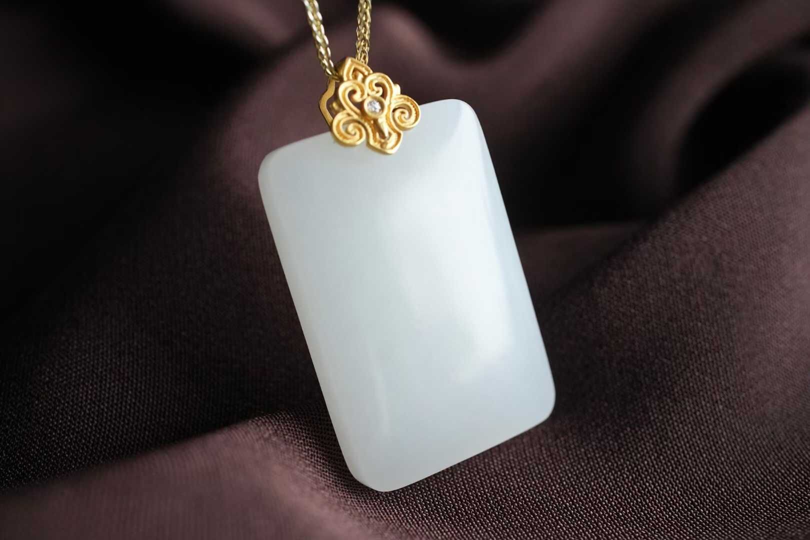 ​519425 和田玉羊脂玉平安無事牌吊墜