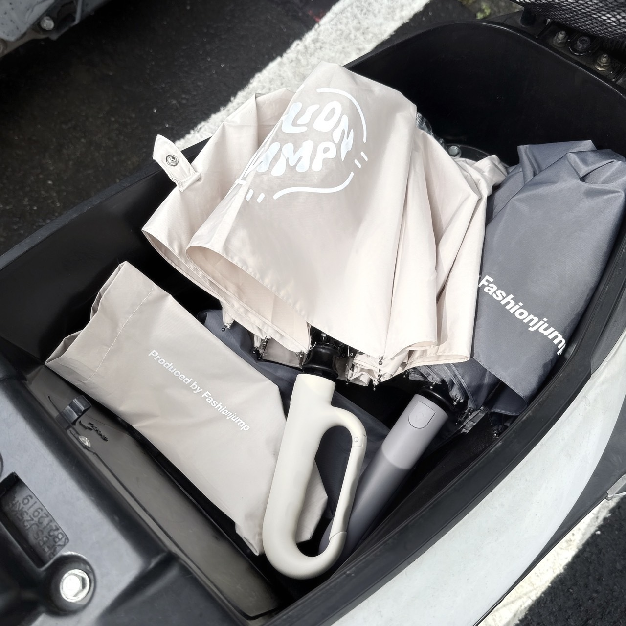 （現貨）FASHIONJUMP Home - Mini Hook Umbrella 多功能環扣自動傘 / 勾勾傘 雨傘