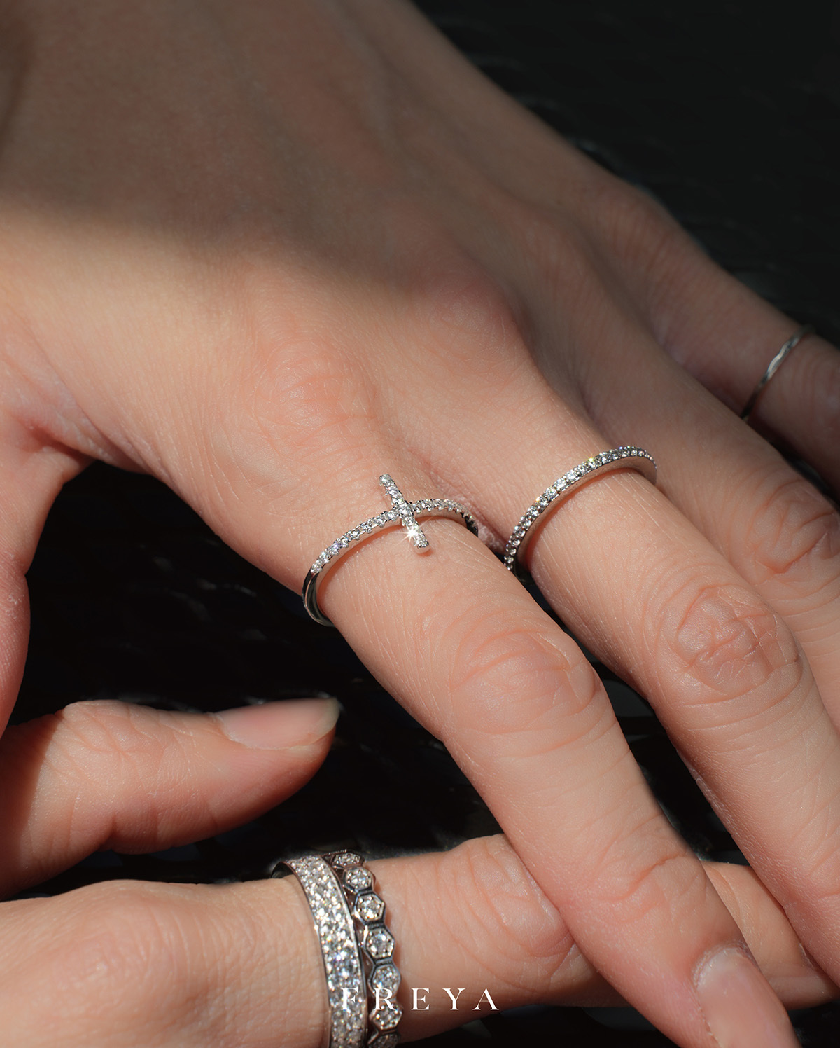 FREYA 十字莫桑戒指