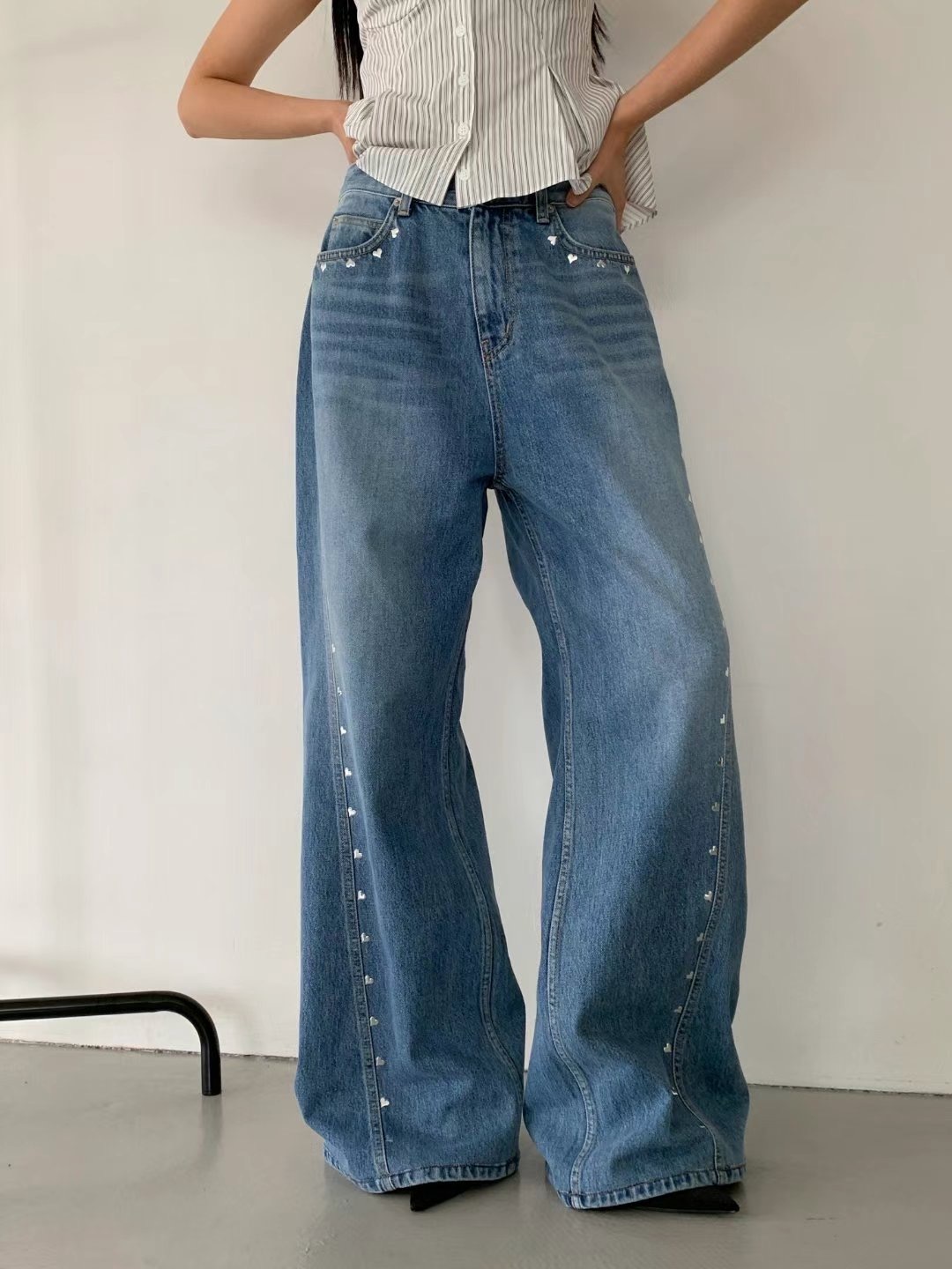 愛心鉚釘高腰寬牛仔褲｜修飾版型感十足