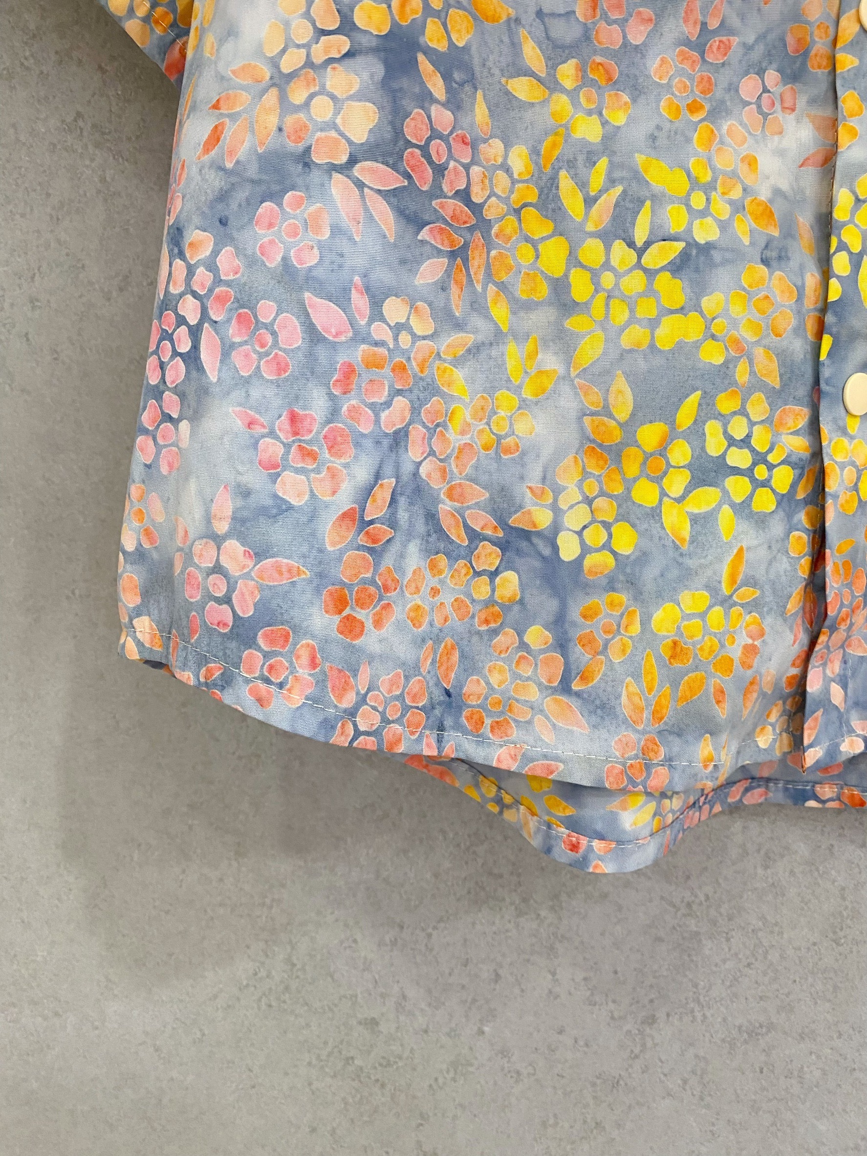 蠟染橘黃葉片 短袖襯衫(140)