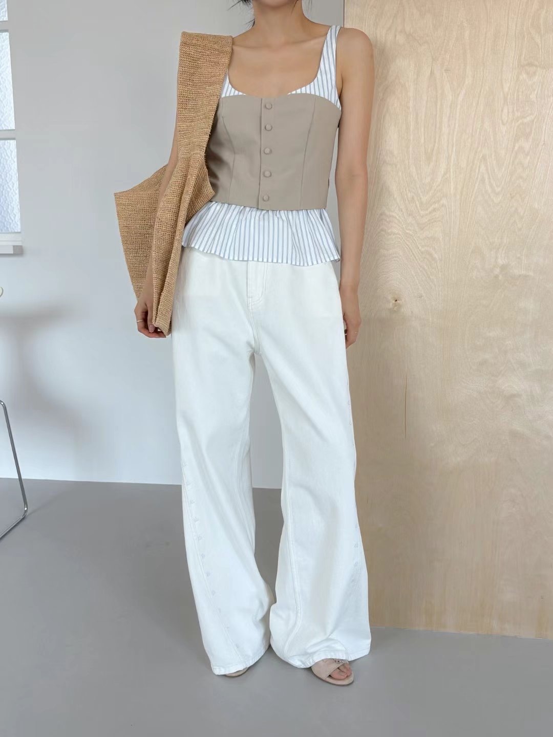 白色愛心鉚釘高腰寬牛仔褲｜清爽甜酷系穿搭