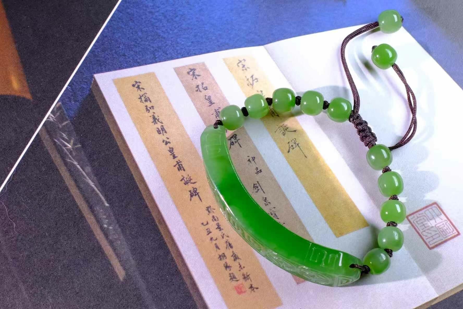 51976 和田玉碧玉淺綠色招財進寶手牌