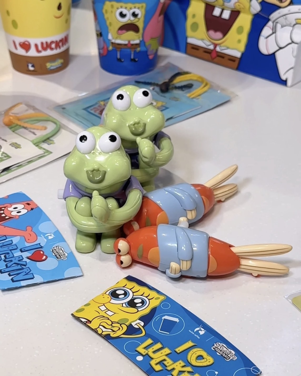 瑞幸咖啡 x 海綿寶寶 比奇堡居民 發條 玩具 聰明魚 努力魚