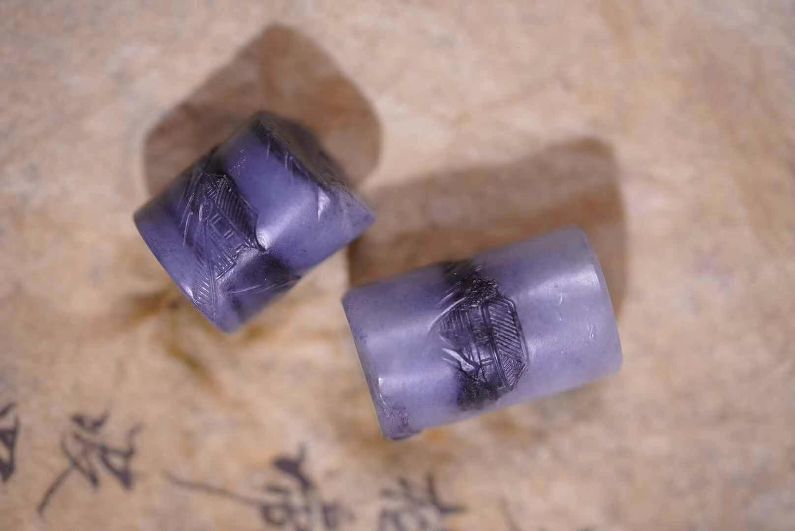 51978 和田玉籽料青花山水桶珠