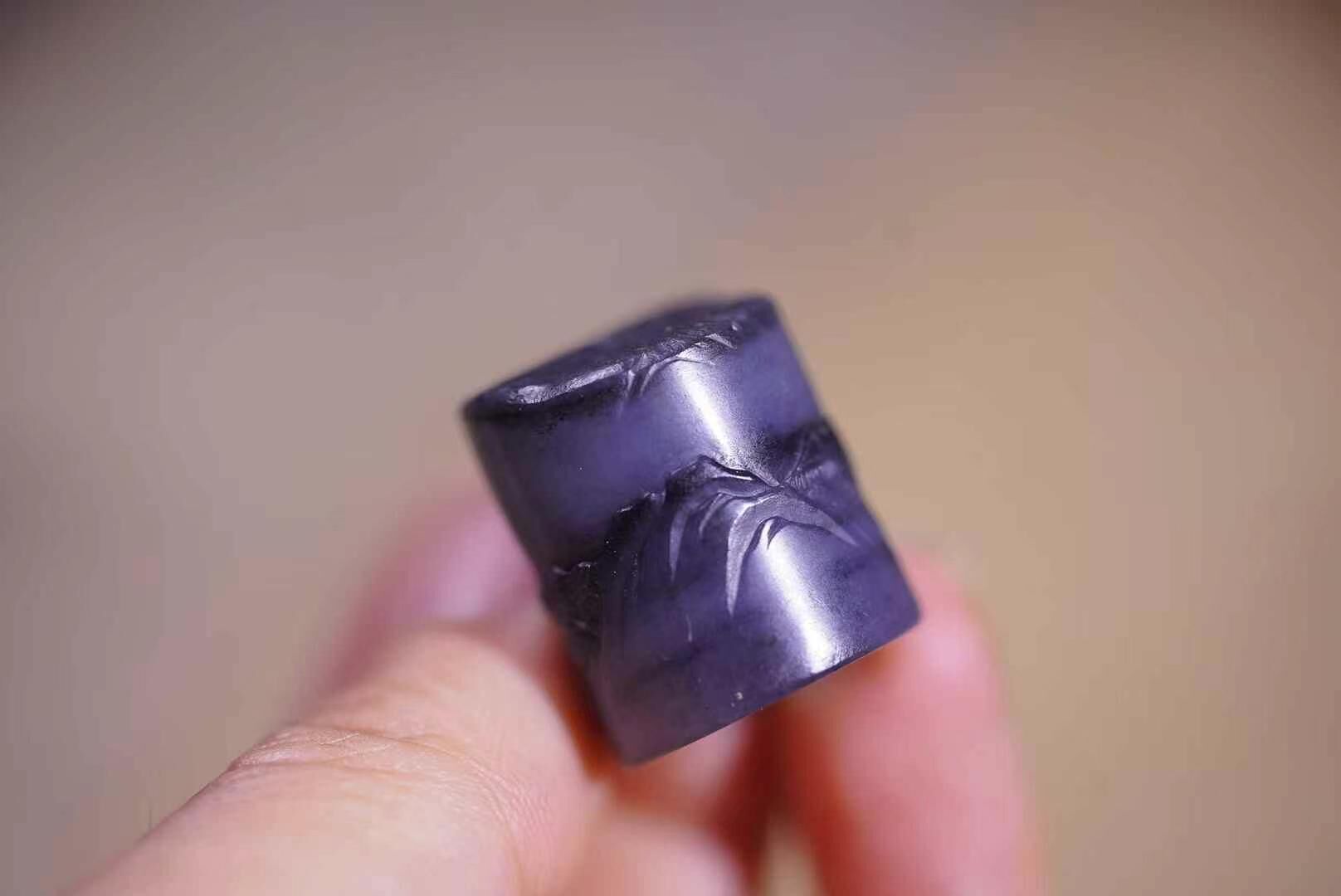 51978 和田玉籽料青花山水桶珠